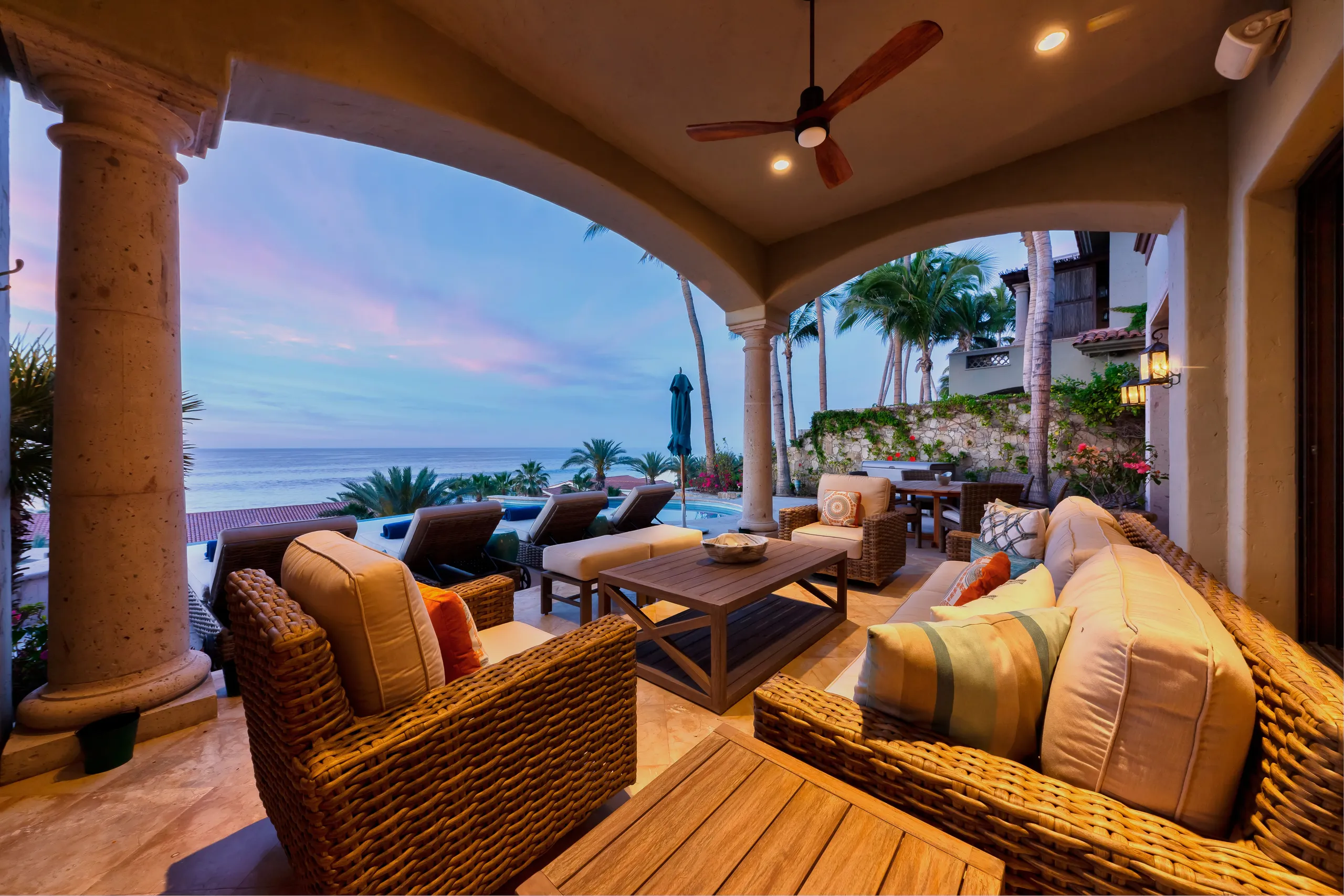 Majestic 4000 Sqt Beachfront Villa with Private Swimming Pool and Club Access — photograph 10