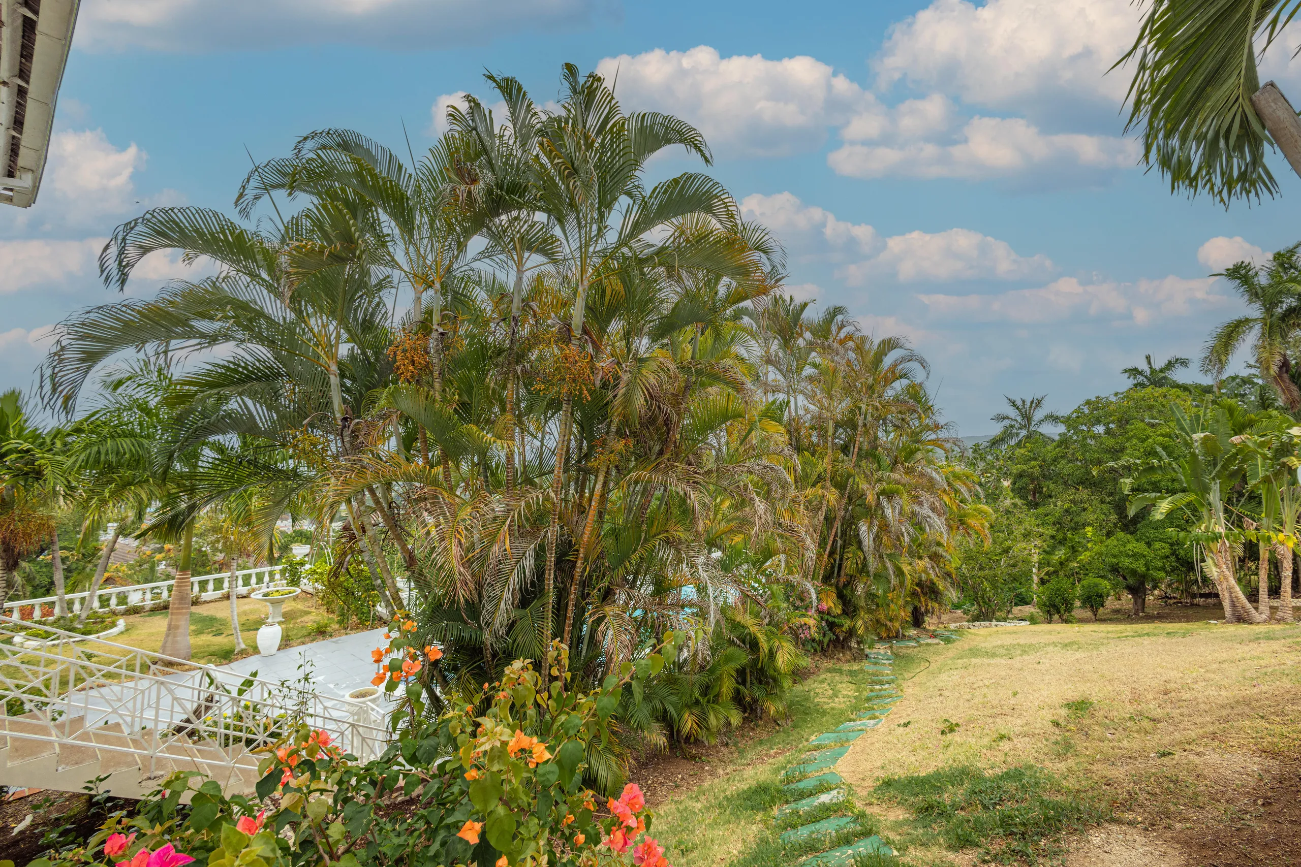 Glorious Villa with Private Pool and Overlooking View of Ocho Rios and the Sea — photograph 10