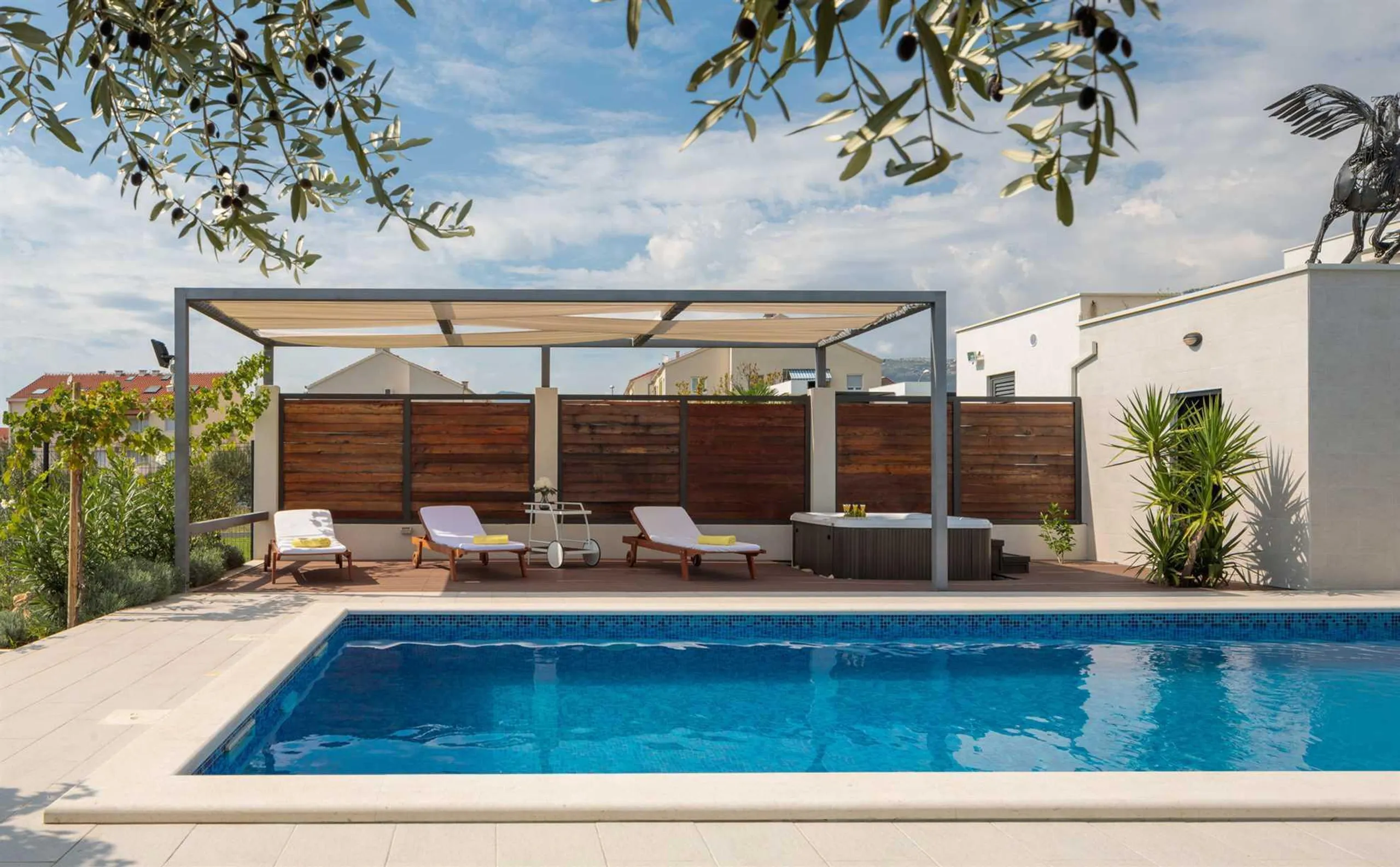 Gleaming Newly Built Villa with Private Pool, and near Split's UNESCO Heritage Sites — photograph 8