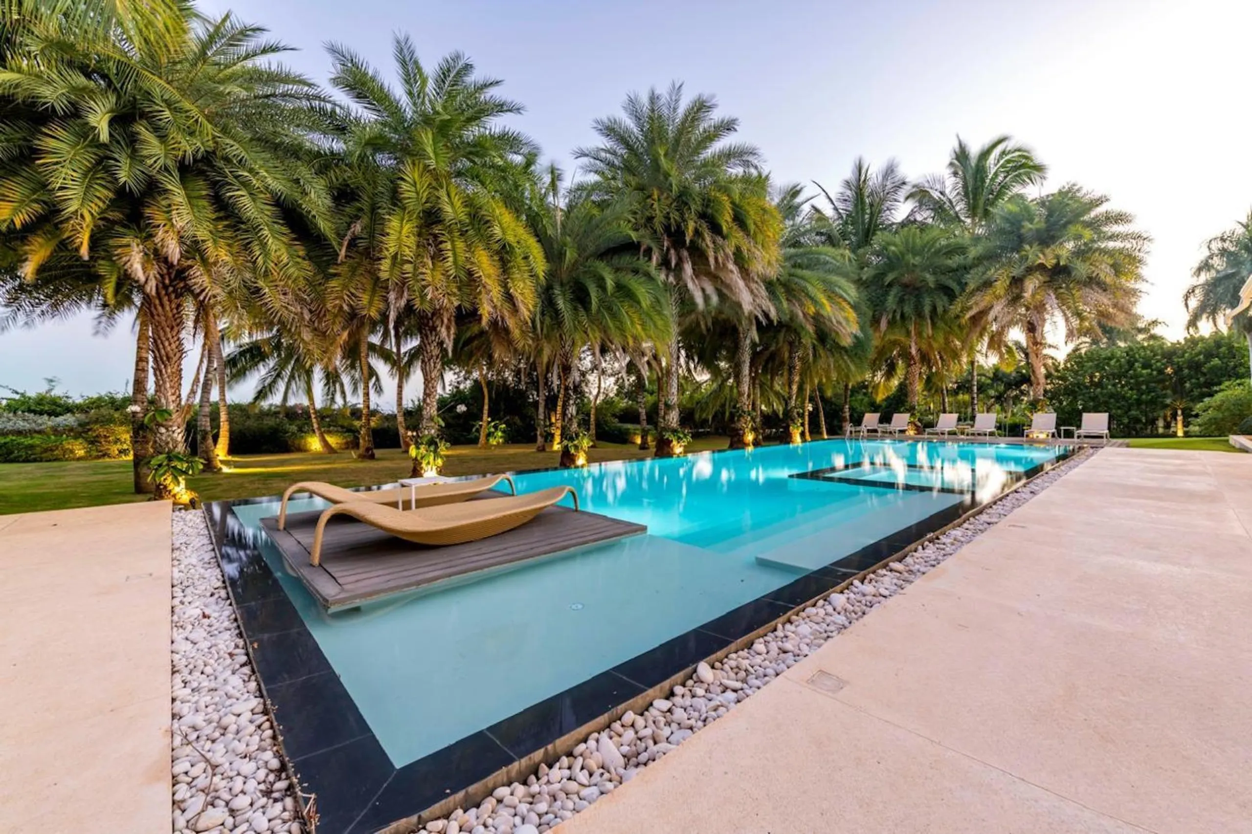 Caribbean-Chic Casa de Campo Villa with Private Pool, Garden & Open Design — photograph 4
