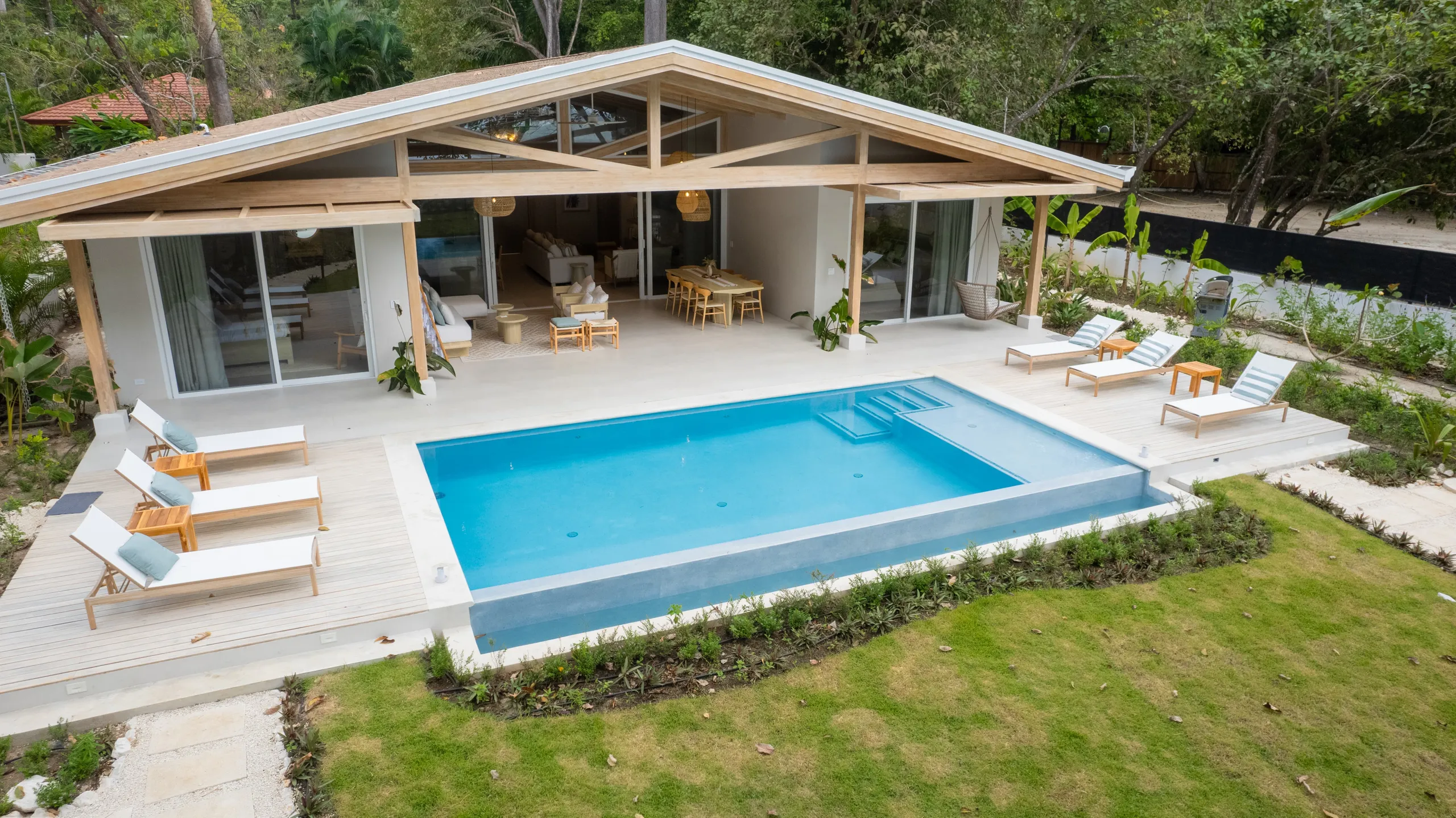 Chic Oceanfront Villa with Panoramic Views on Santa Teresa’s Golden Sands, Santa Teresa