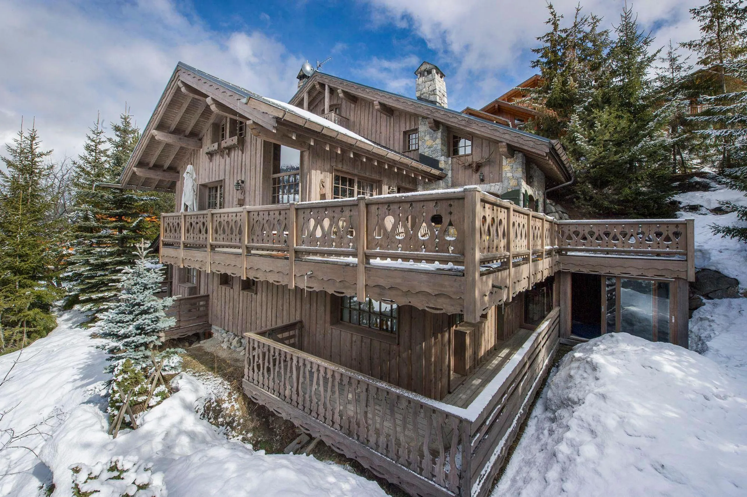 Exquisite 7BR Villa with High-End Amenities and Snowy Mountain Views, Meribel