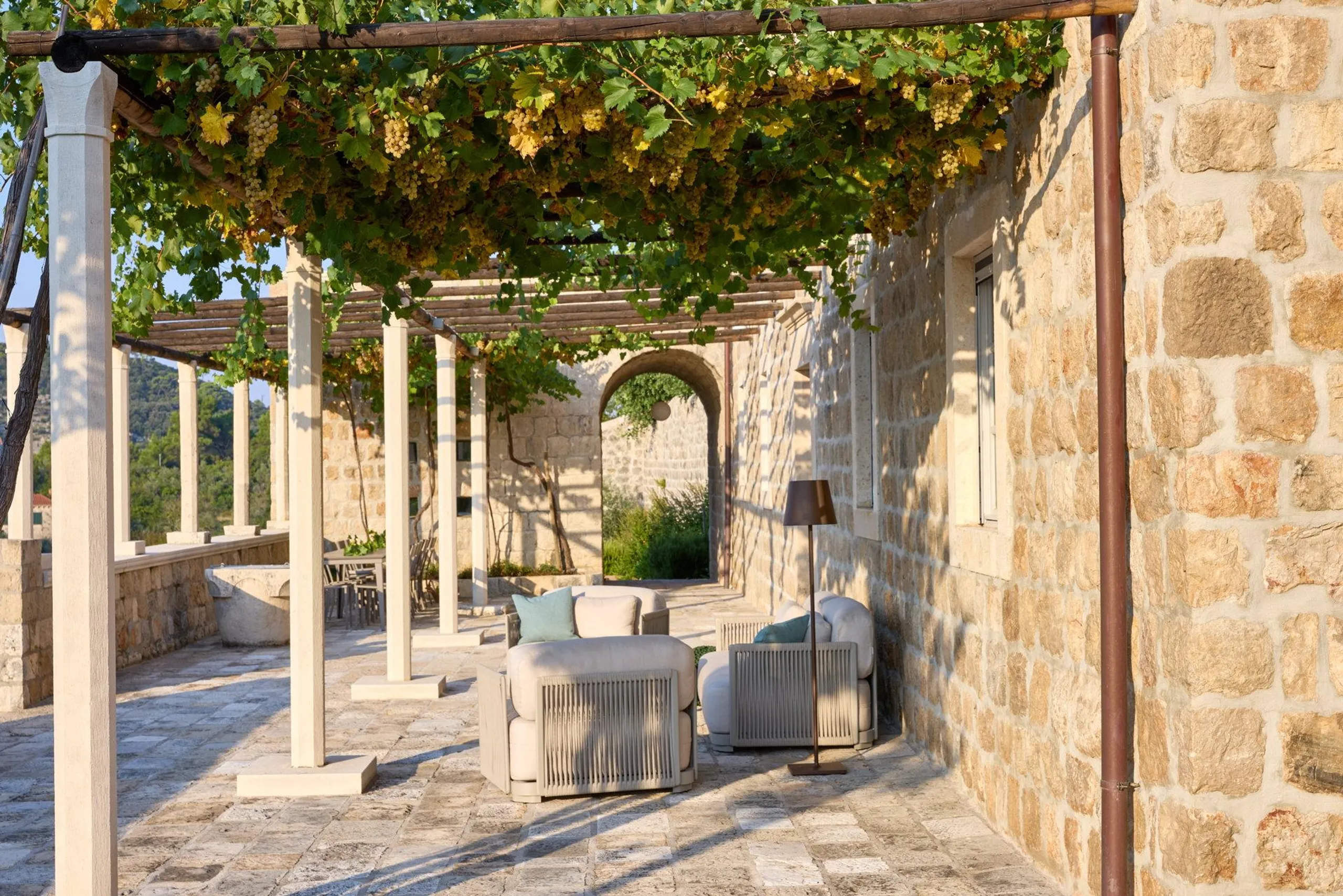 Elegantly Appointed Villa with Private Pool and Lush Surroundings — photograph 12