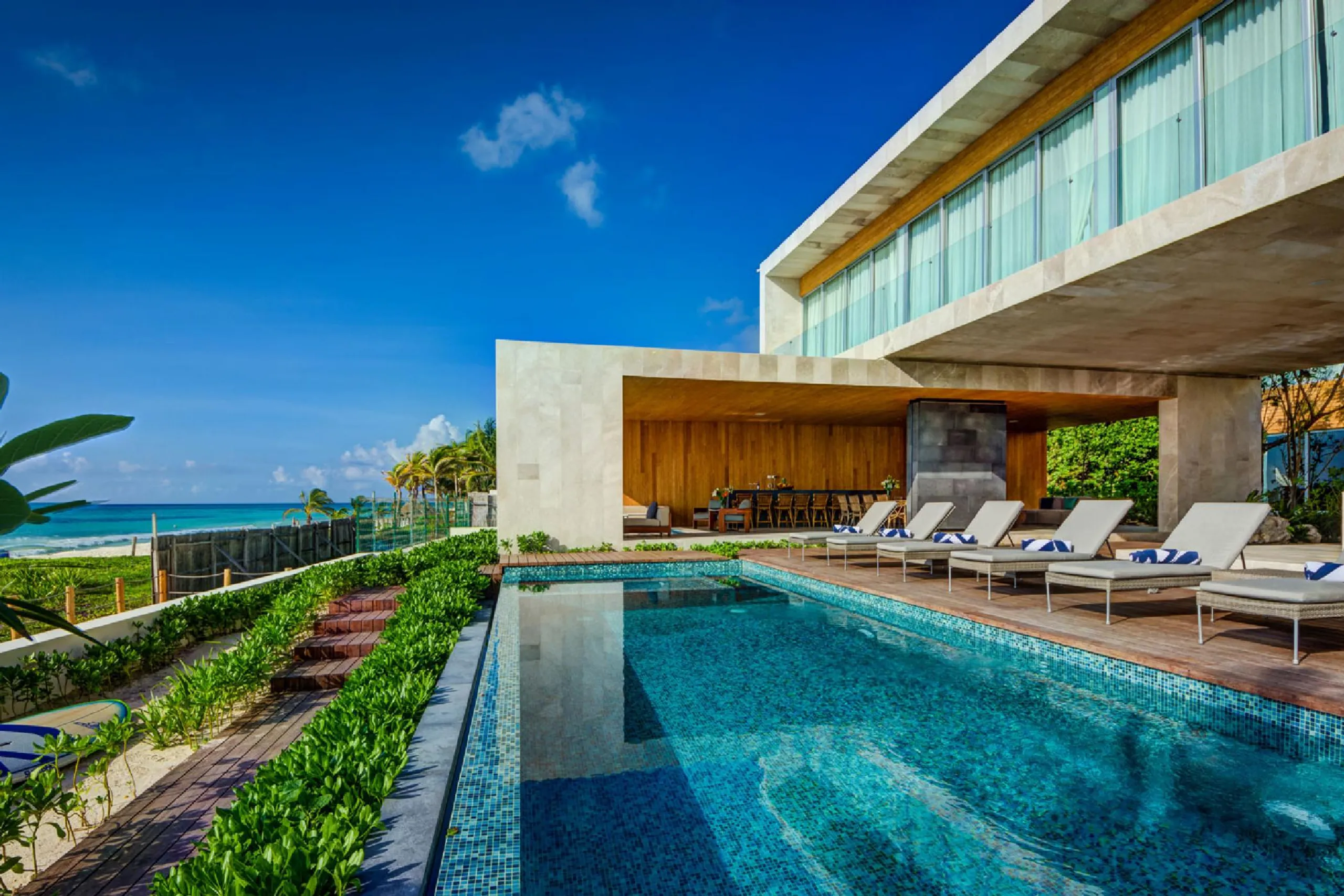 Captivating Playa del Carmen Oceanfront Luxury Estate with Double Pool and Ocean Views — photograph 2