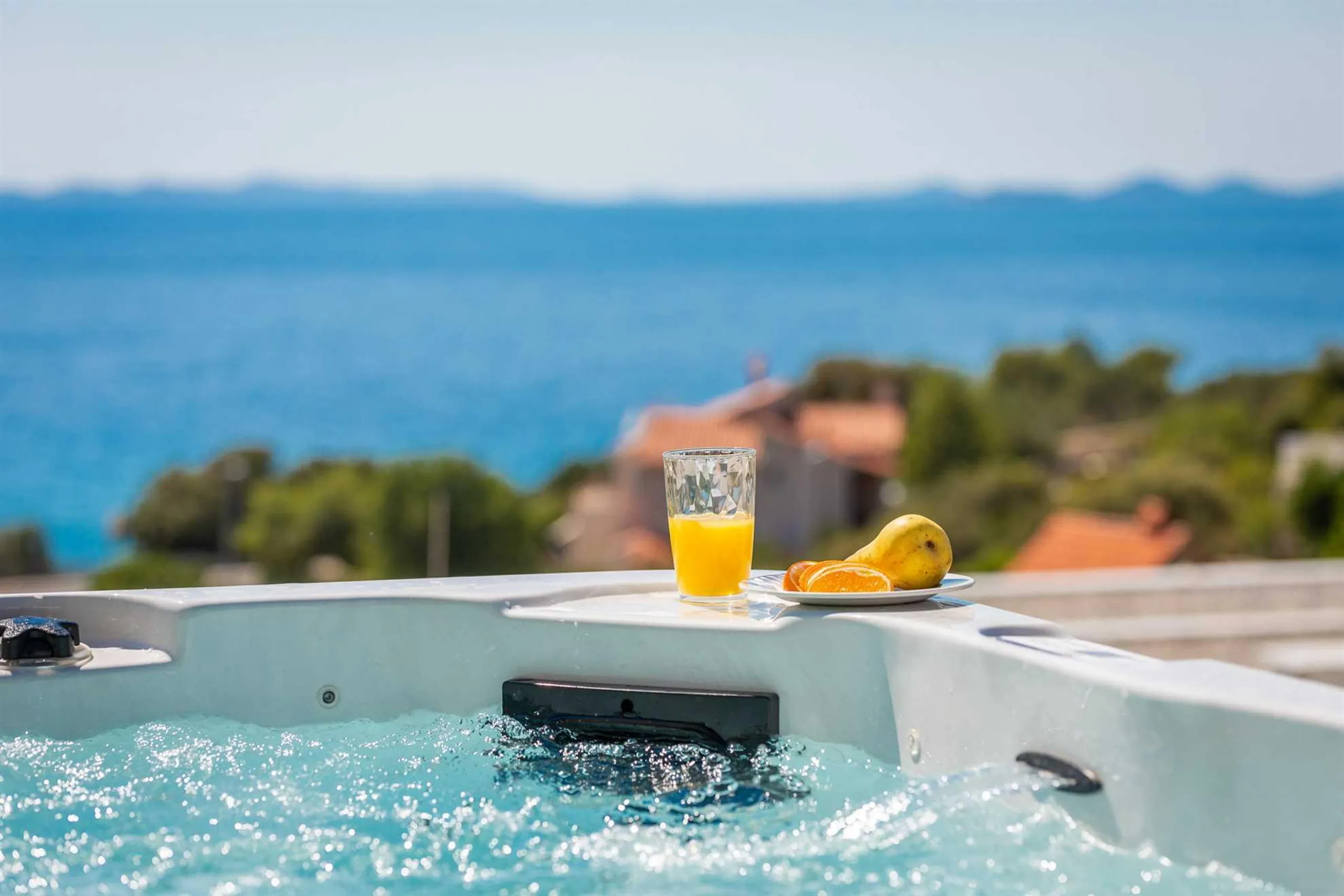 Sophisticated Contemporary Villa with Pool and Jacuzzi near Primosten Beach — photograph 10