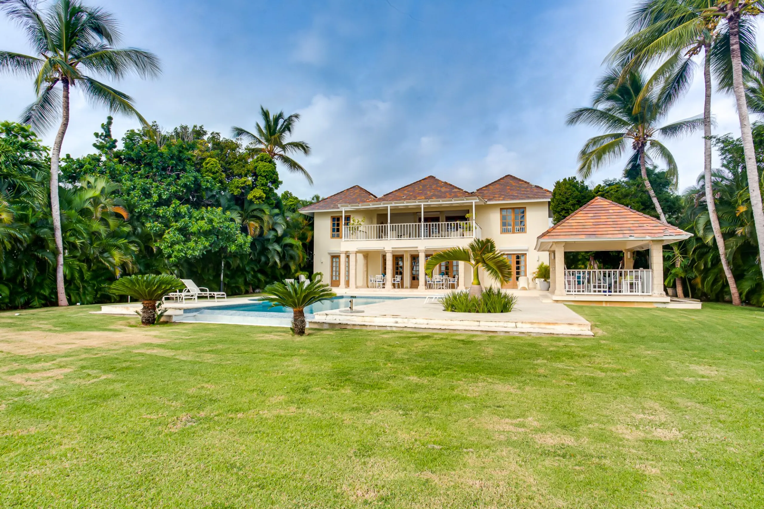 Elegant 4BR Villa in Tortuga Bay with Private Pool, Ocean Views & Golf Course — photograph 2