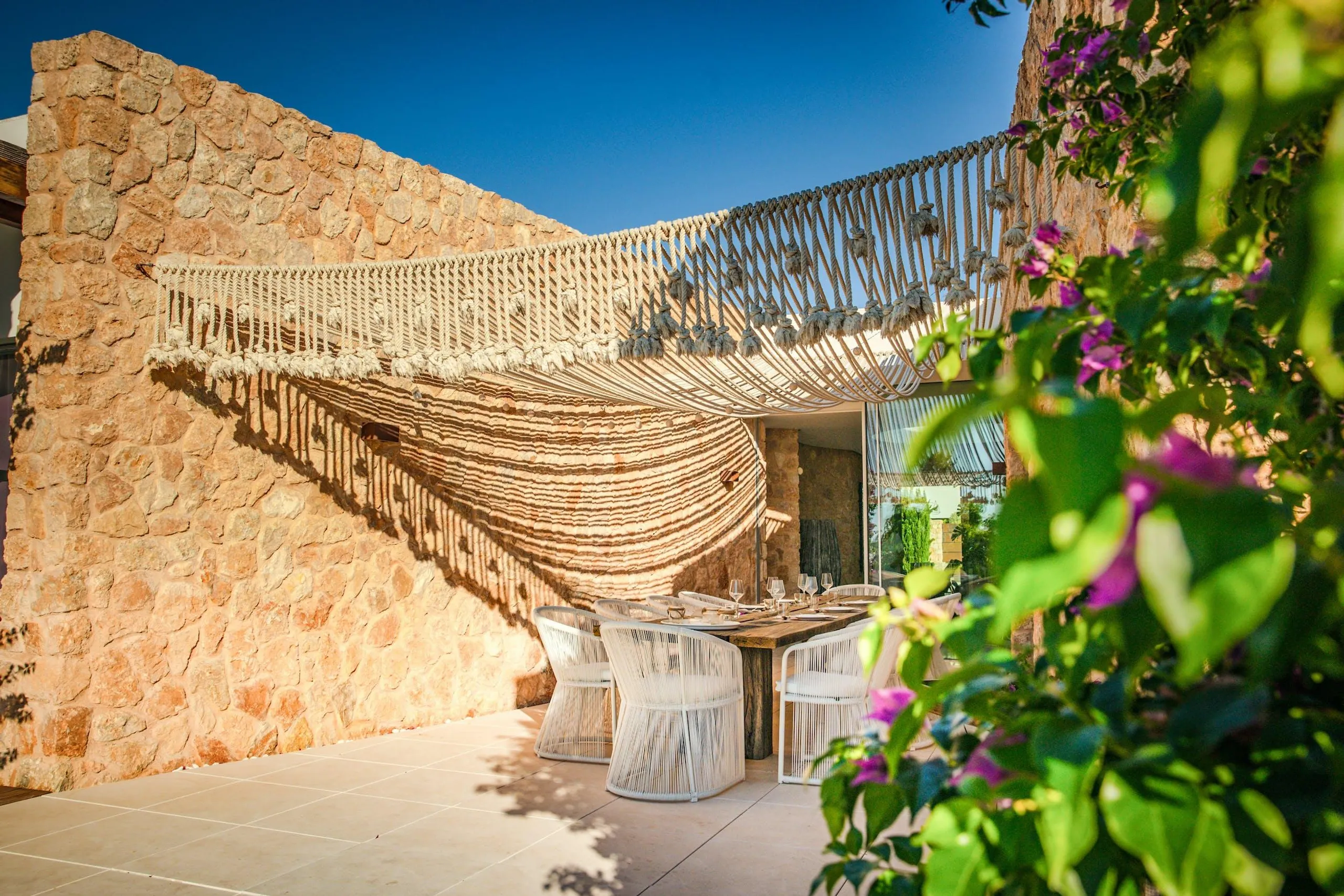 Chic San Jose villa with Crystalline Pool, Gazebo, and Dining Al-Fresco — photograph 7