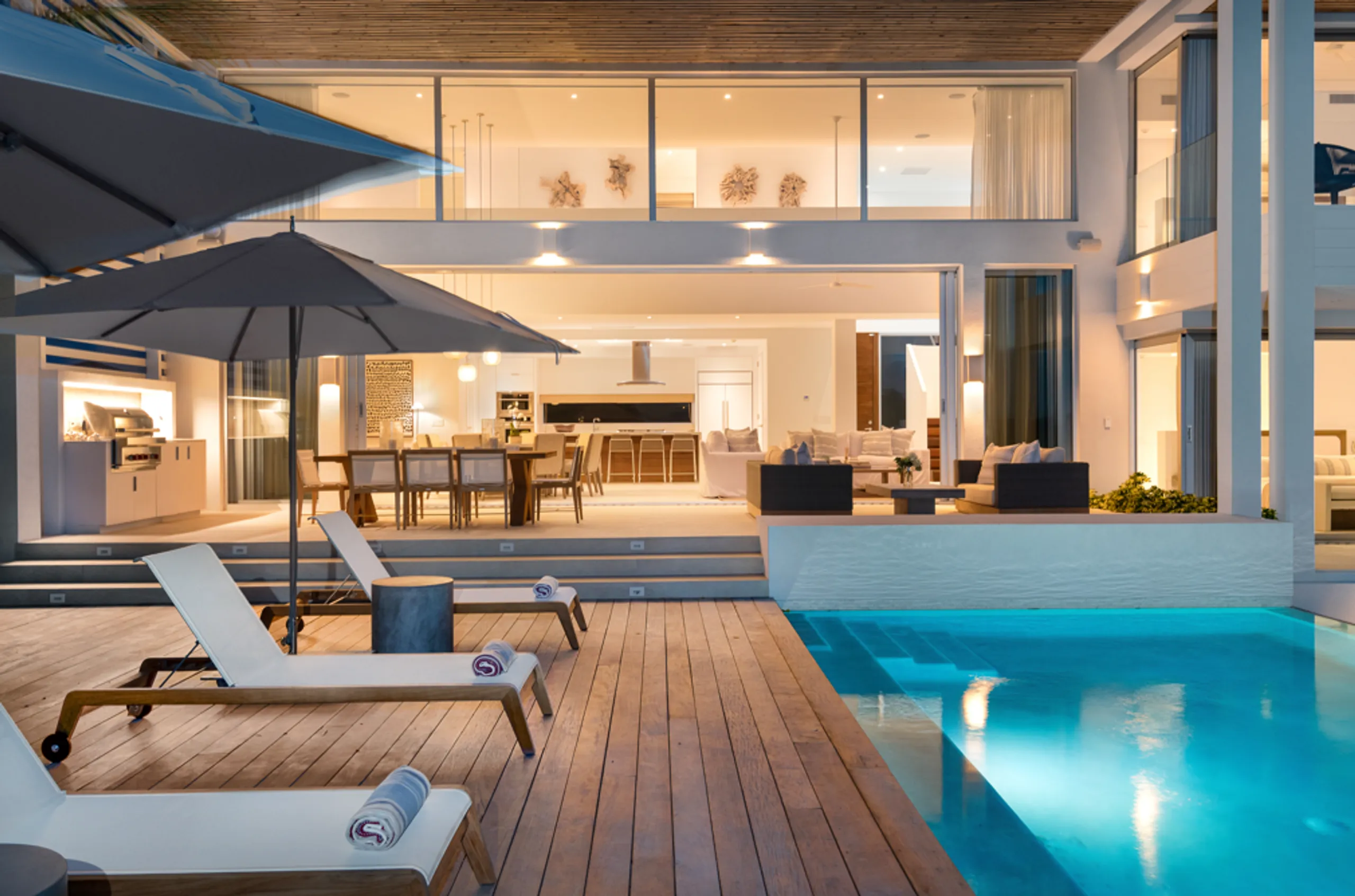 Grace Bay Contemporary Estate with Infinity Pool and Stunning Views — photograph 5