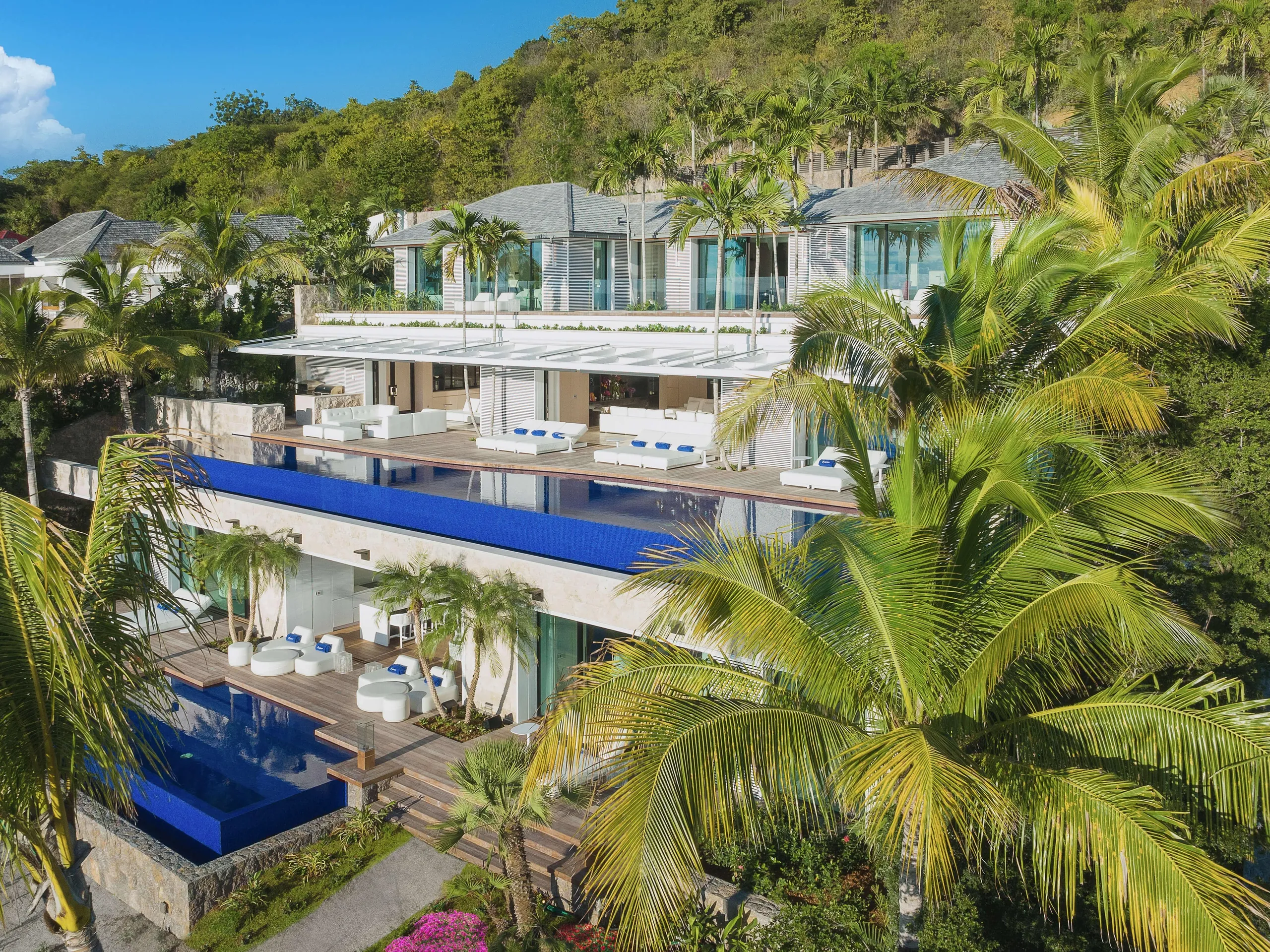 Majestic Ultra Villa with Infinity Pools and Ocean Views — photograph 5