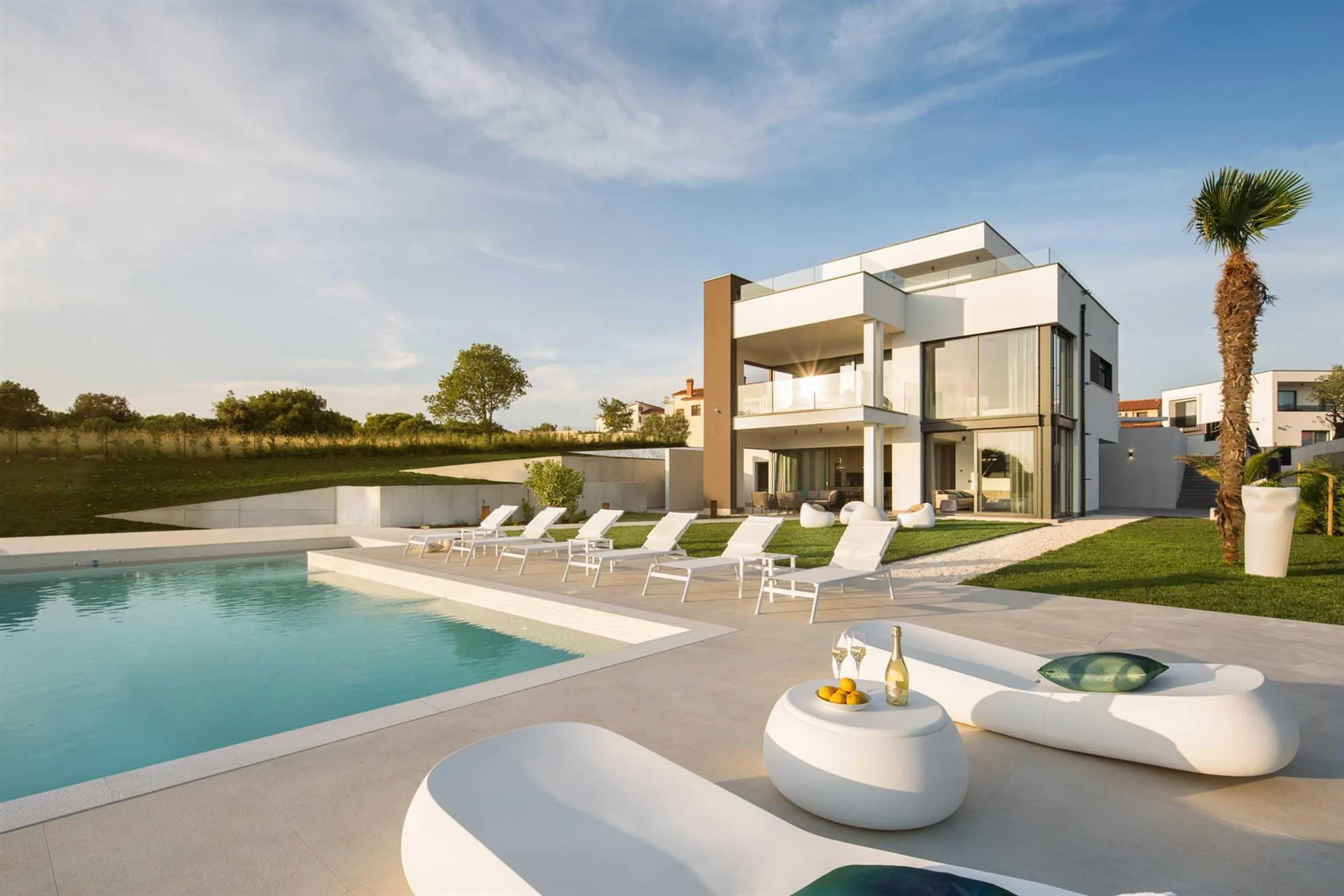 Luxurious Villa with Heated Pool and Stunning Views, Pula