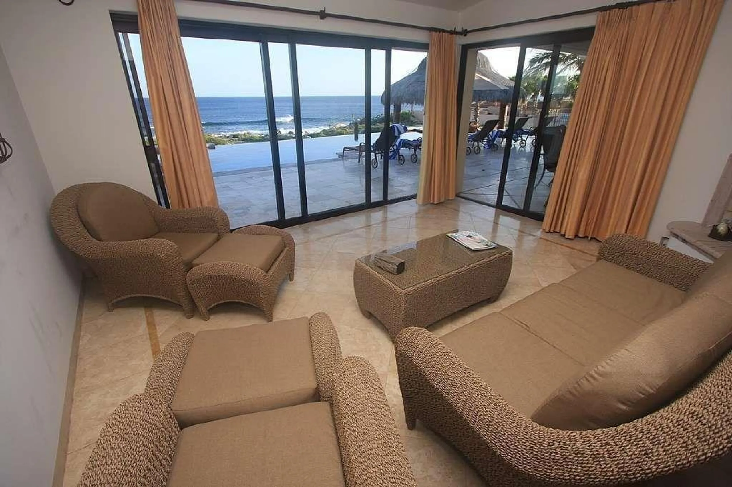 Punta Ballena Luxury Villa with Infinity Pool, Hot Tub and Sweeping Ocean Views — photograph 9