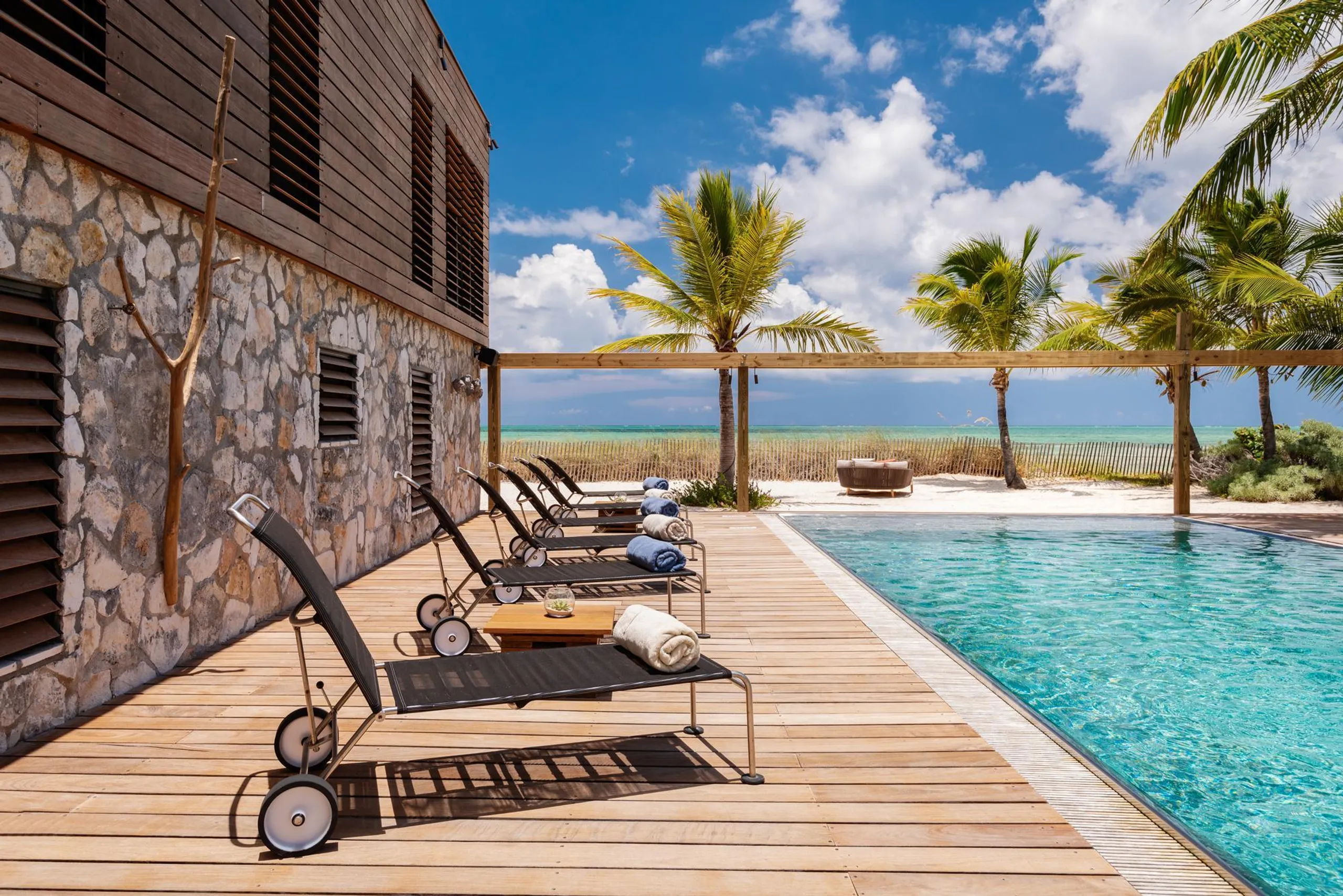 Thompson Cove Retreat: Contemporary Villa with Private Pool — photograph 8