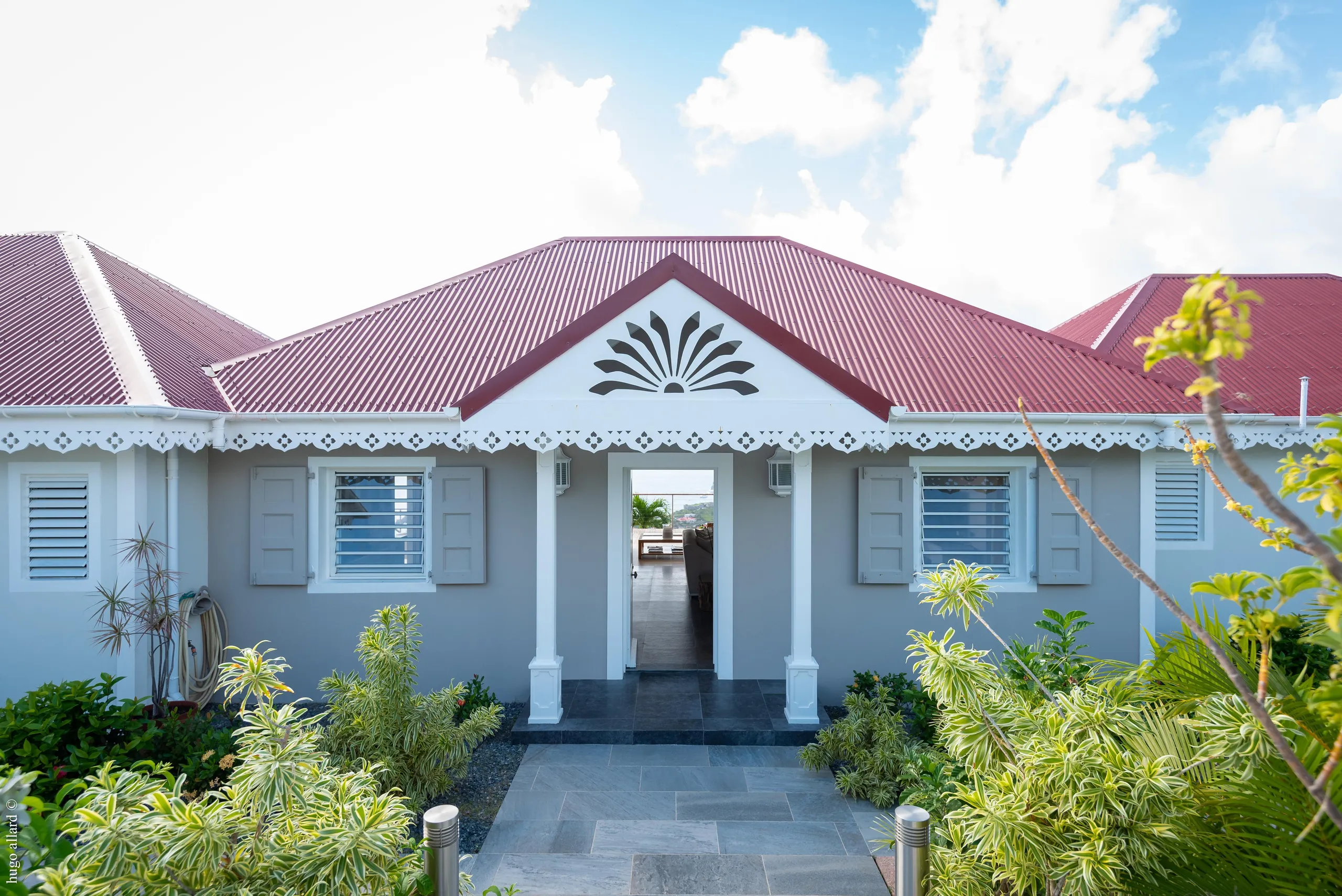 Refined  Oceanview Villa with Private Pool and Walks to Beach — photograph 10