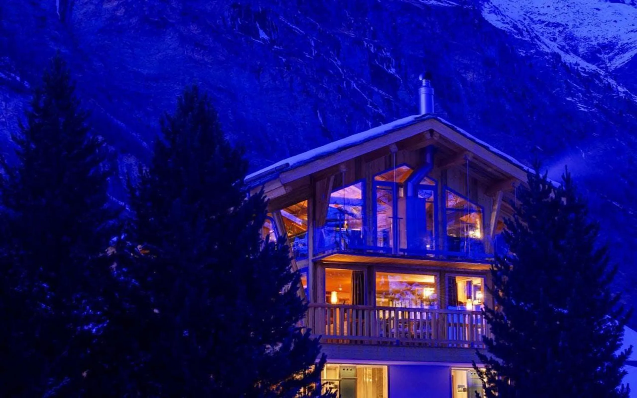 Timeless Peak Luxury Residence Perched Upon the Majesty of Zermatt — photograph 3