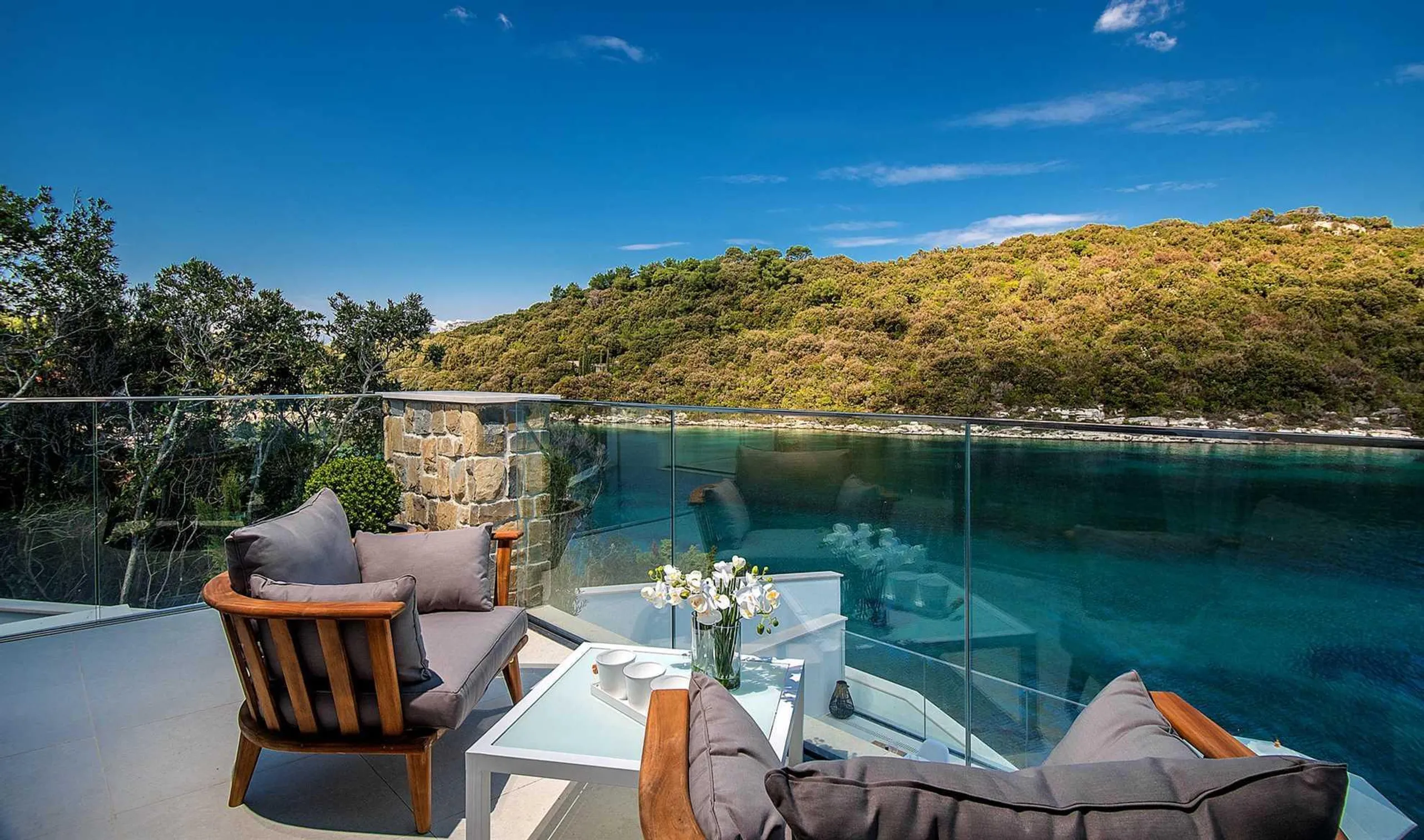 Splendid Modern Villa with Private Pool and Gorgeous Bay View — photograph 12