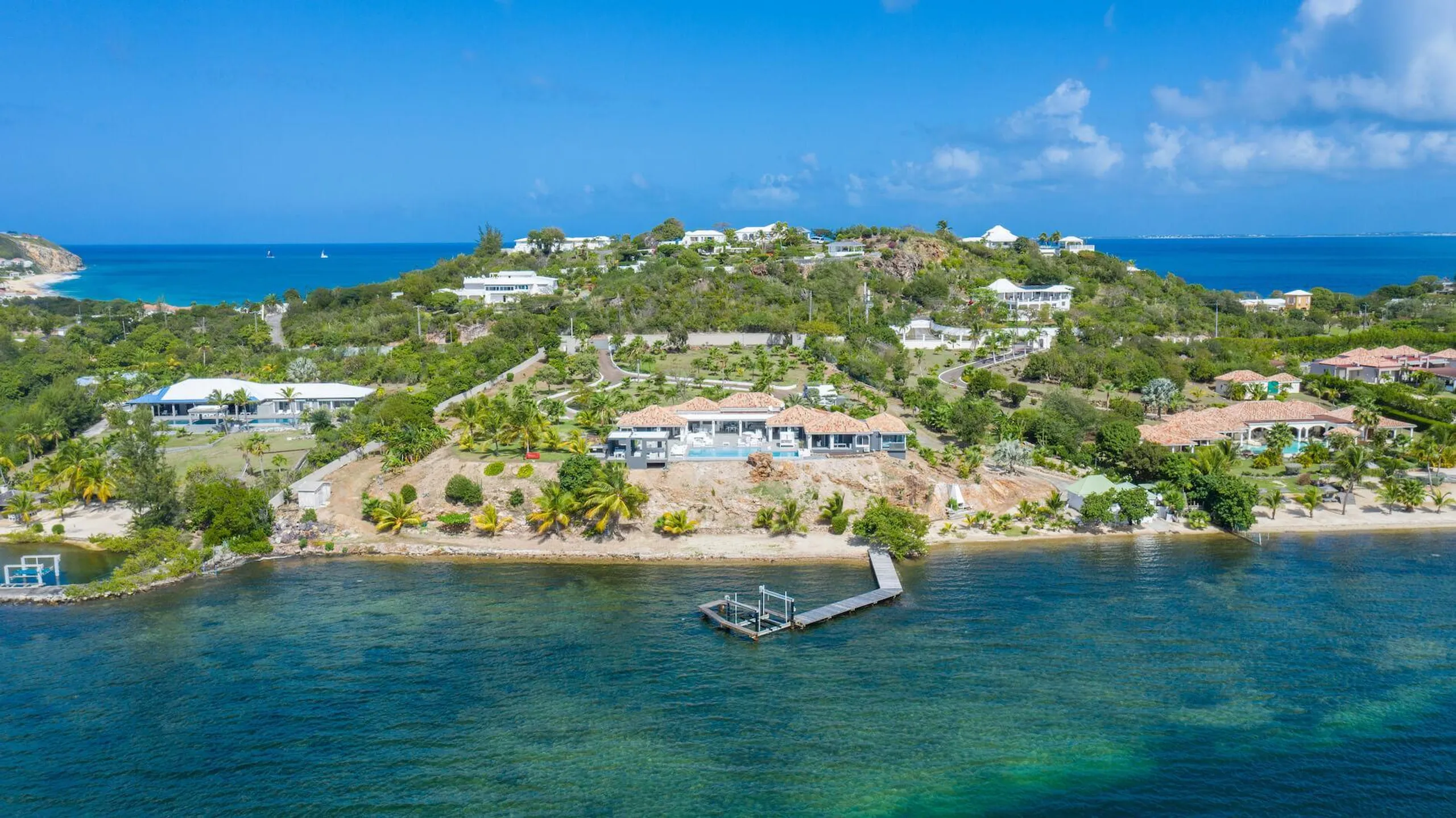 Secluded Hillside Private Luxury Villa with Infinity Pool and Private Beach with Dock — photograph 5