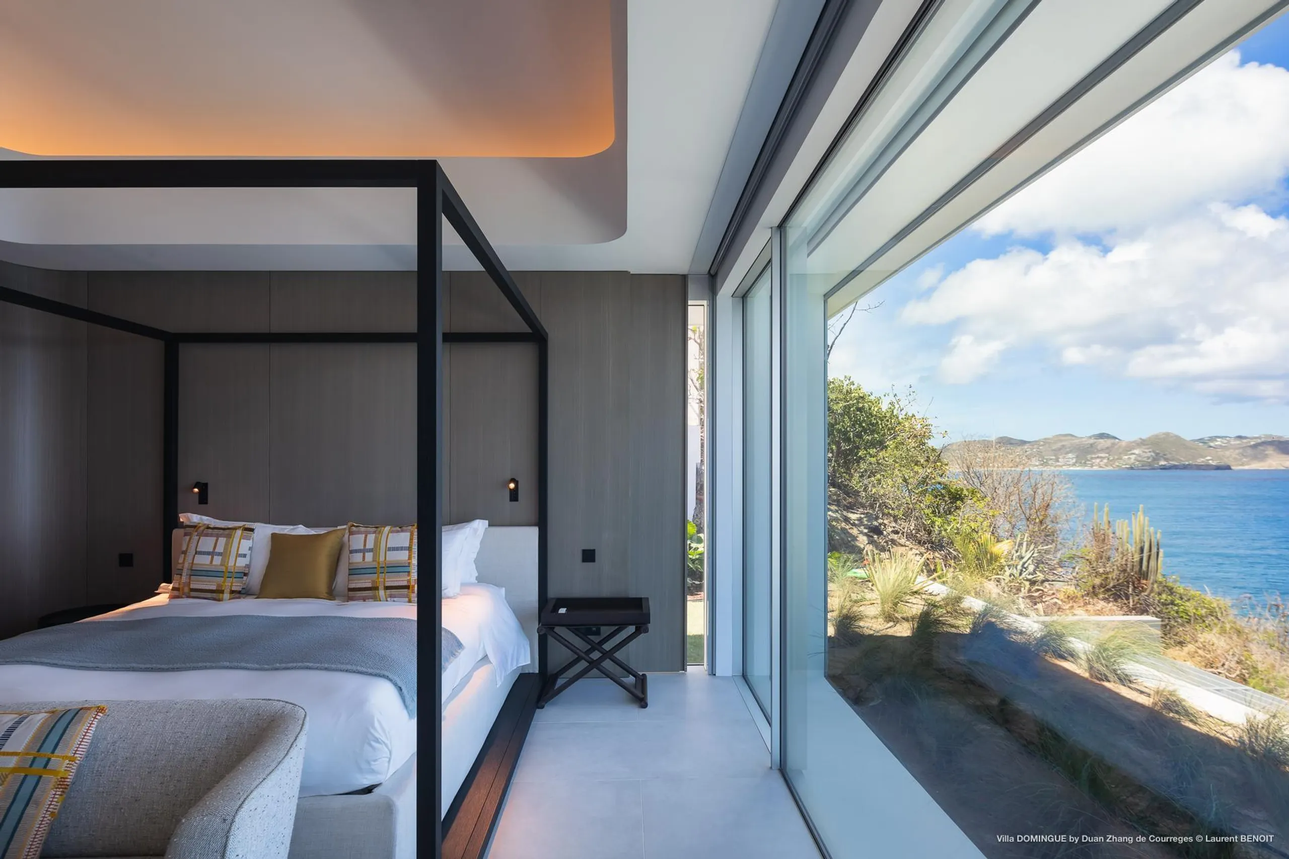 Dignified Oceanside Villa with Private Pool and Fitness Room — photograph 12