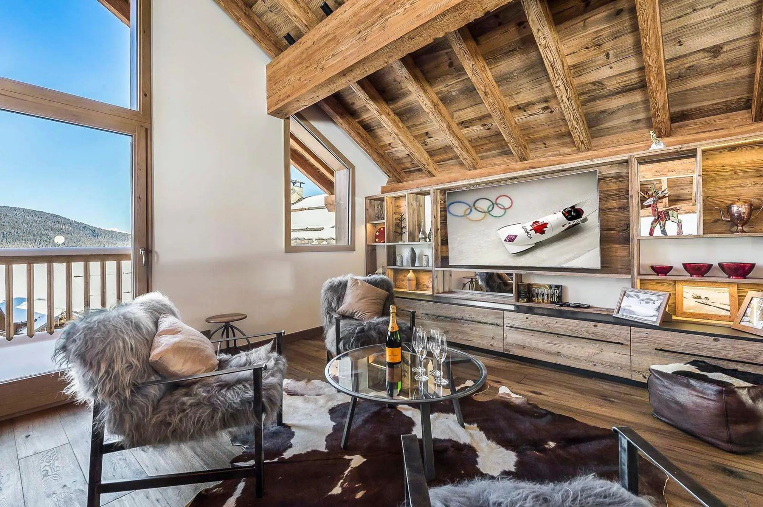 Stunning 6-Bedroom Chalet with Outdoor Jacuzzi and Scenic Views — photograph 8