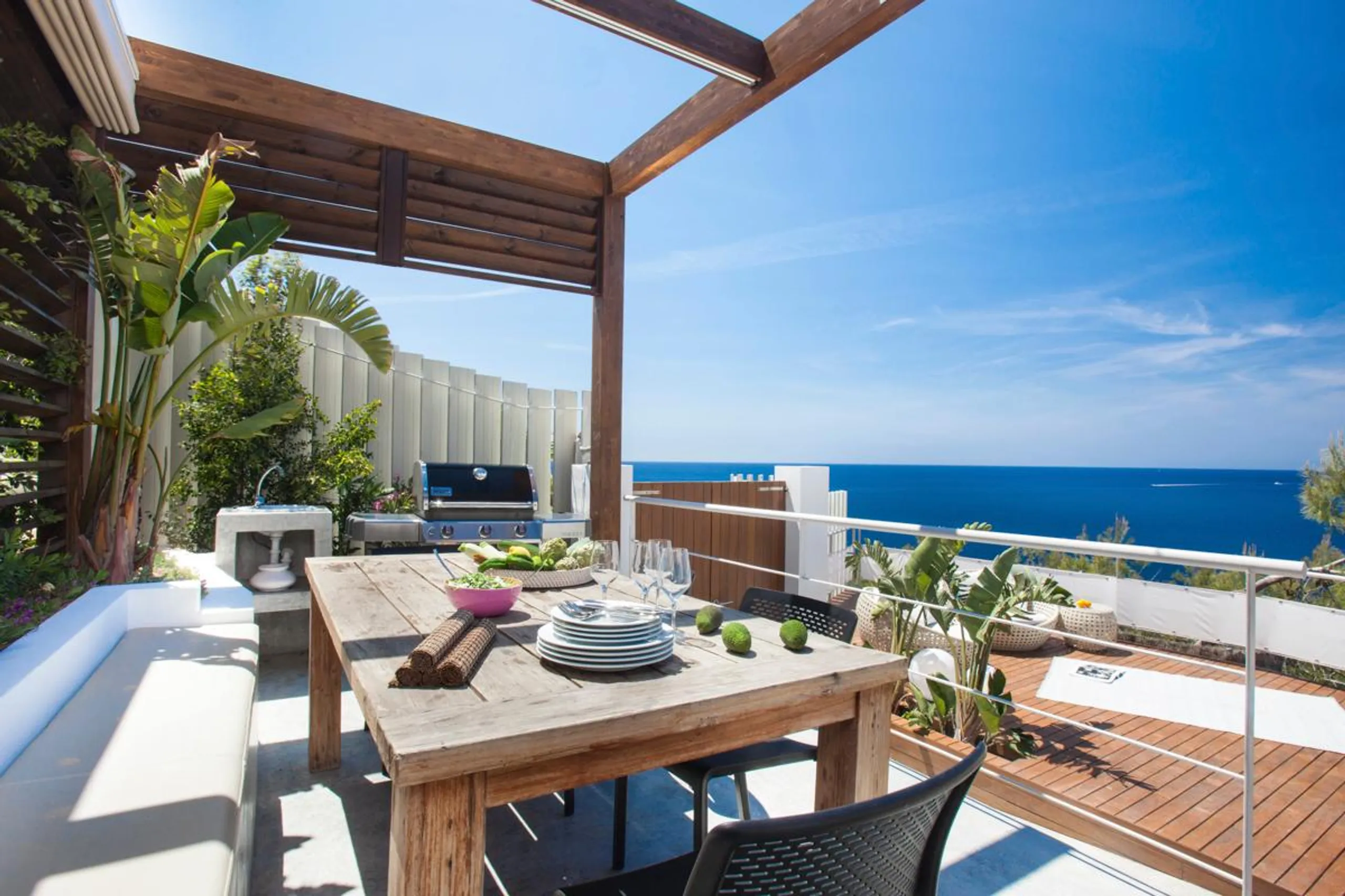 Ornate Contemporary Villa with Private Pool and Blue Sea Views — photograph 9