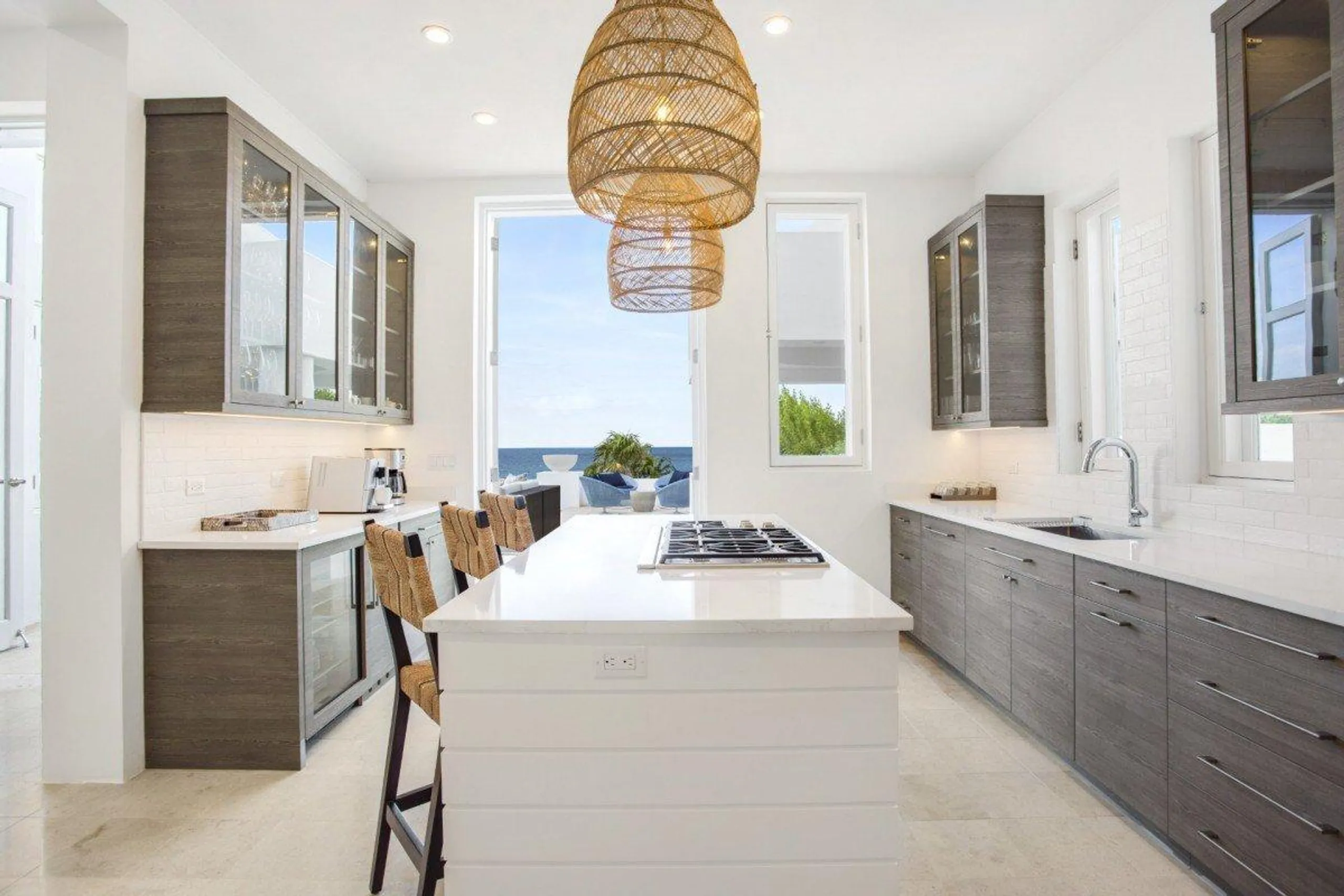 Opulent Long Bay Villa with Infinity Pool — photograph 10