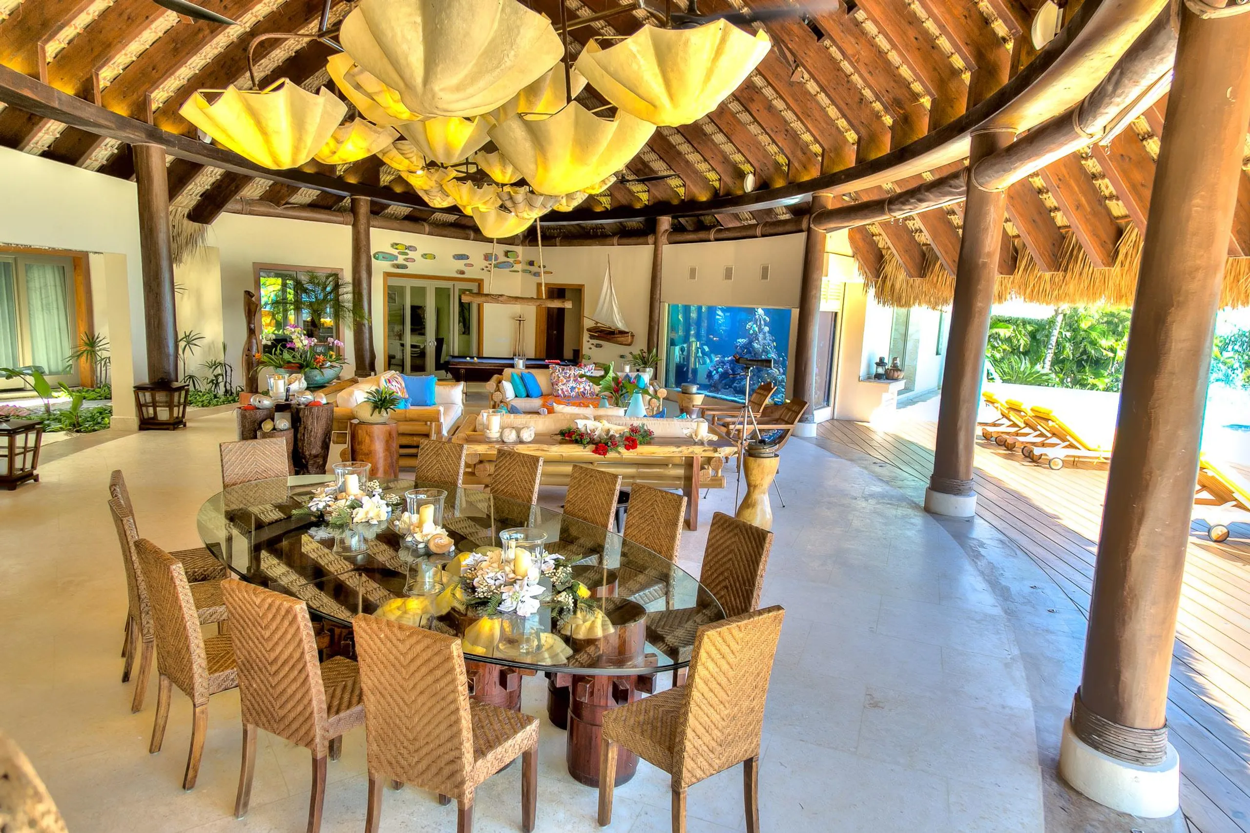 Travel-Inspired Villa with Private Pool Designed by Antonio Imbert and Patricia Reid — photograph 11