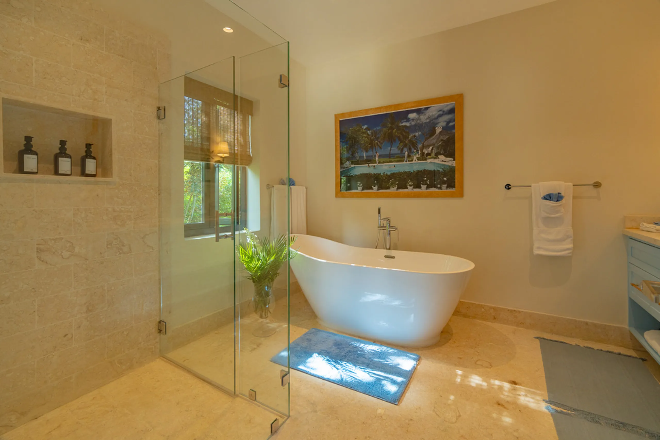 Graceful 7BDR Villa with Private Pool and Lake Views — photograph 8