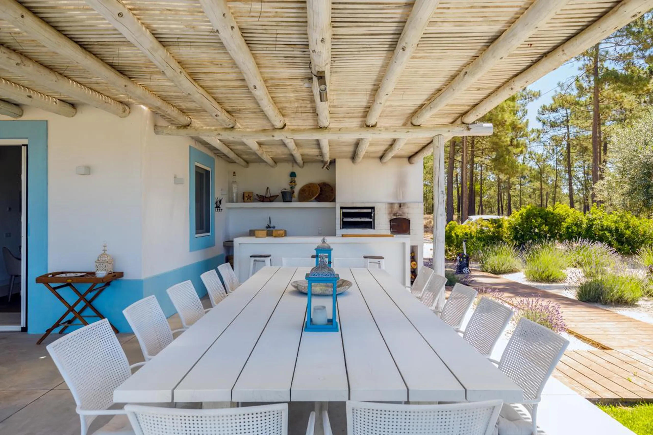 Enchanting 5BR Villa with Private Pool and Expansive Garden — photograph 8