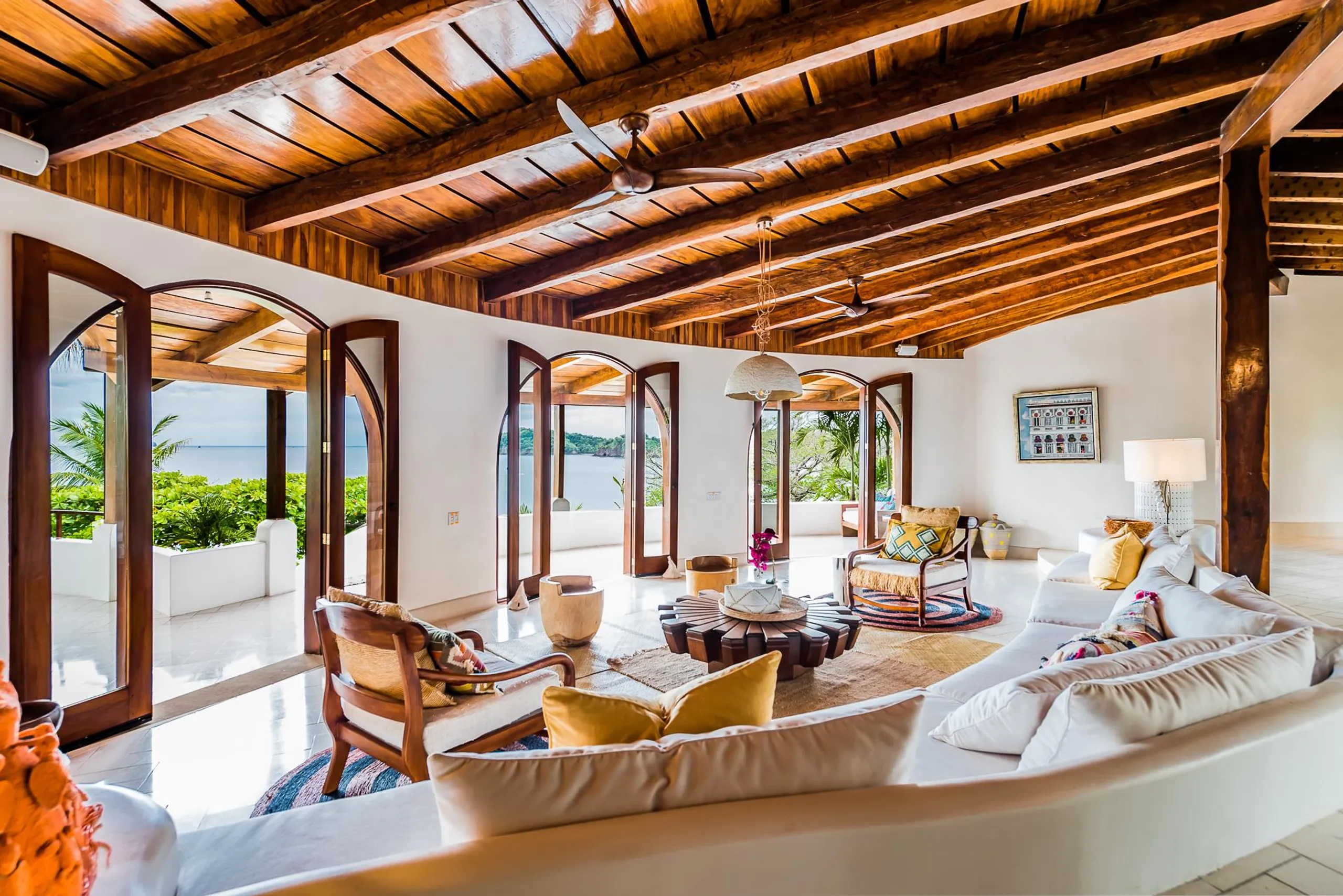 Opulent Playa Flamingo Villa with Private Pool and Sweeping Ocean Views — photograph 3