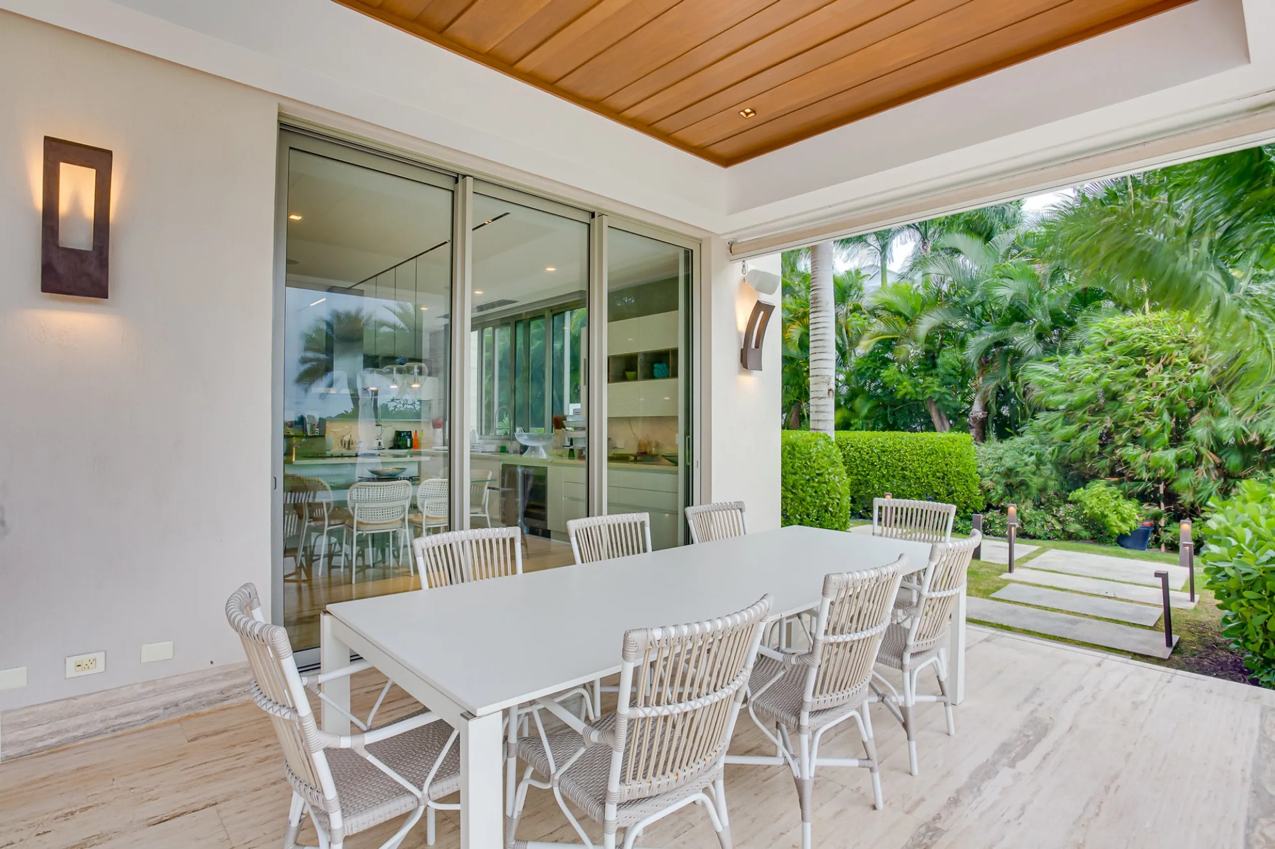 Breathtaking 6BR Villa with Private Pool, Hot Tub & Stunning Golf Course Views — photograph 11