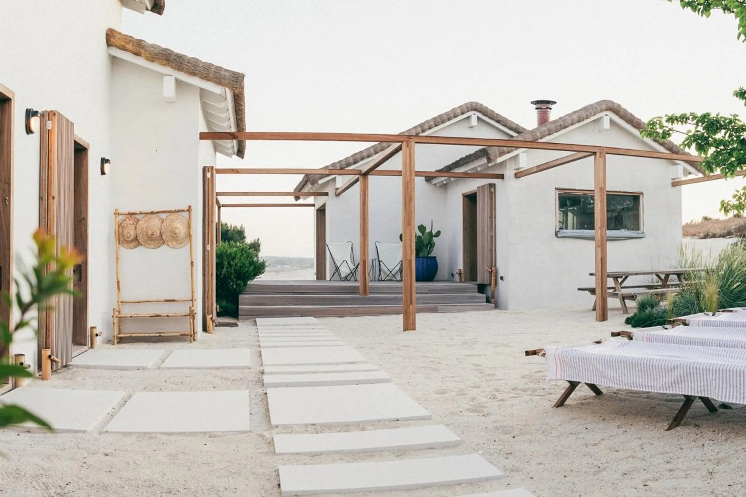 Airy and Spacious Contemporary Home in Comporta with Spacious Patio — photograph 9