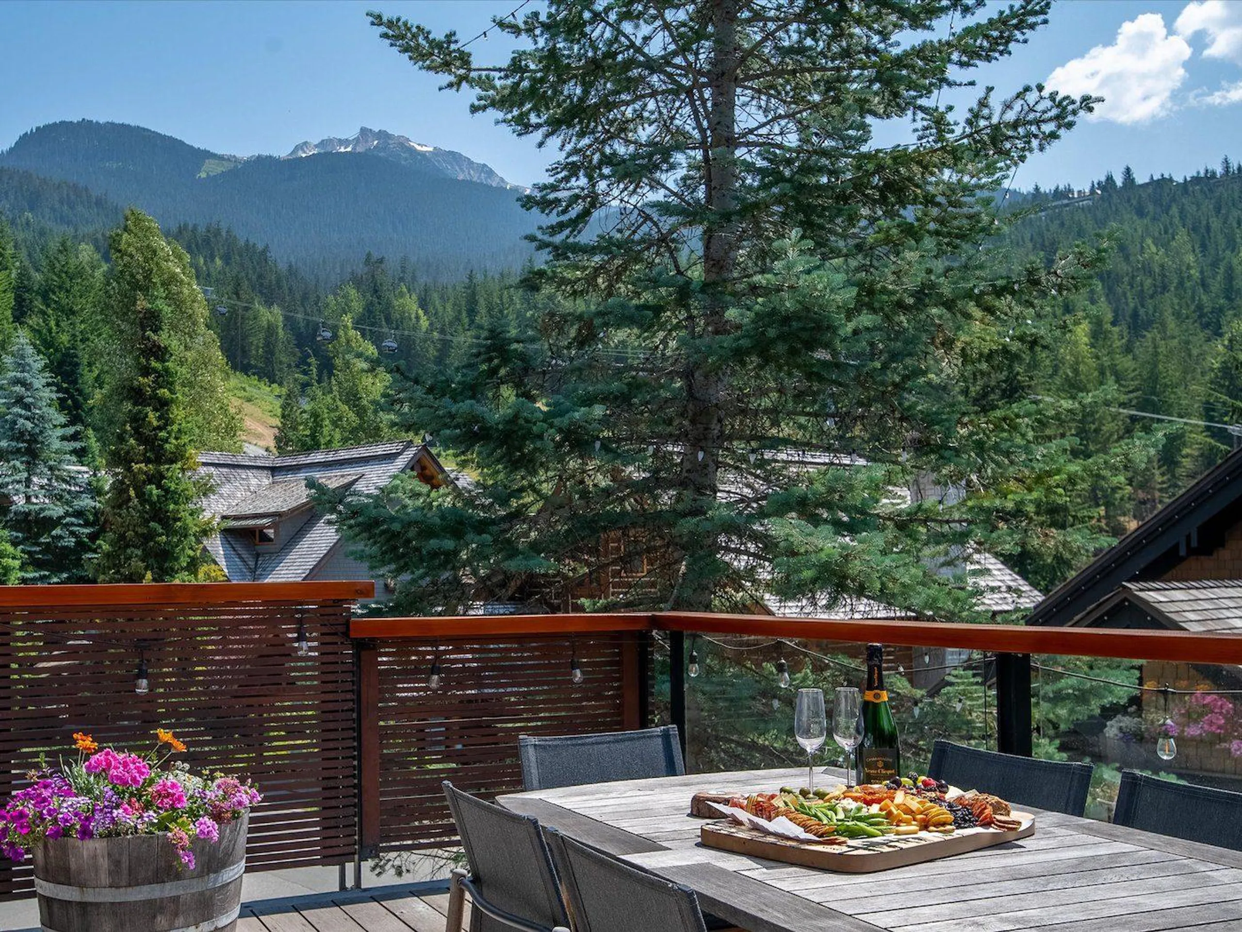 Majestic Retreat with Lavish Pool and Mountain Vistas VILLAWAY® — photograph 12
