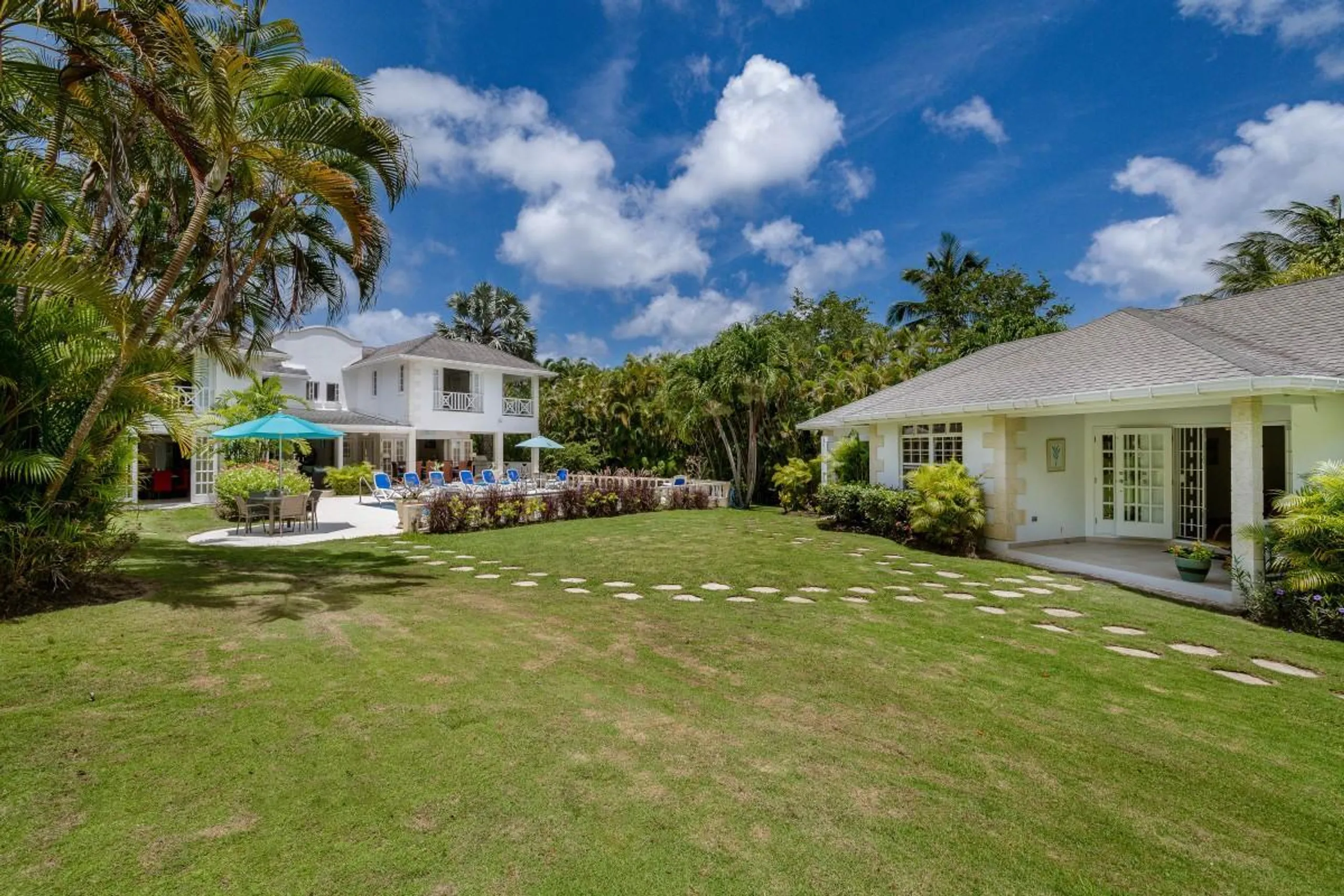 Classical Barbados Beach Villa with Private Pool and Beach Club Access — photograph 11