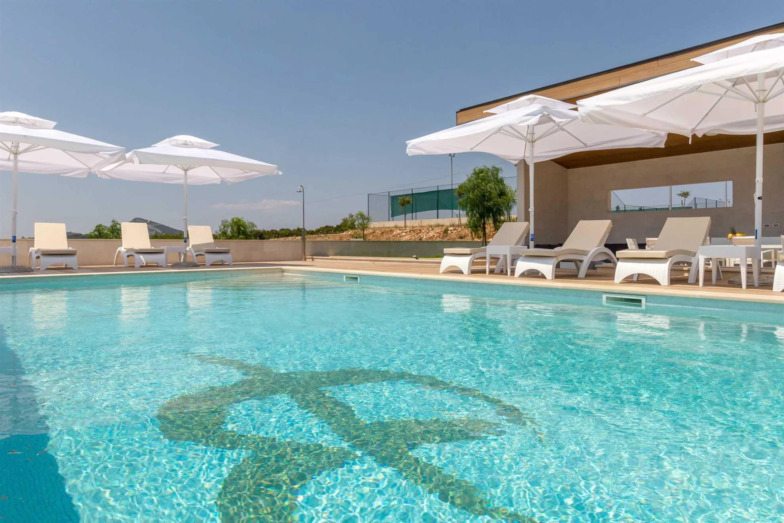 Radiant Modern Villa with Pool, Sauna, and Tennis Court in Hvar — photograph 3