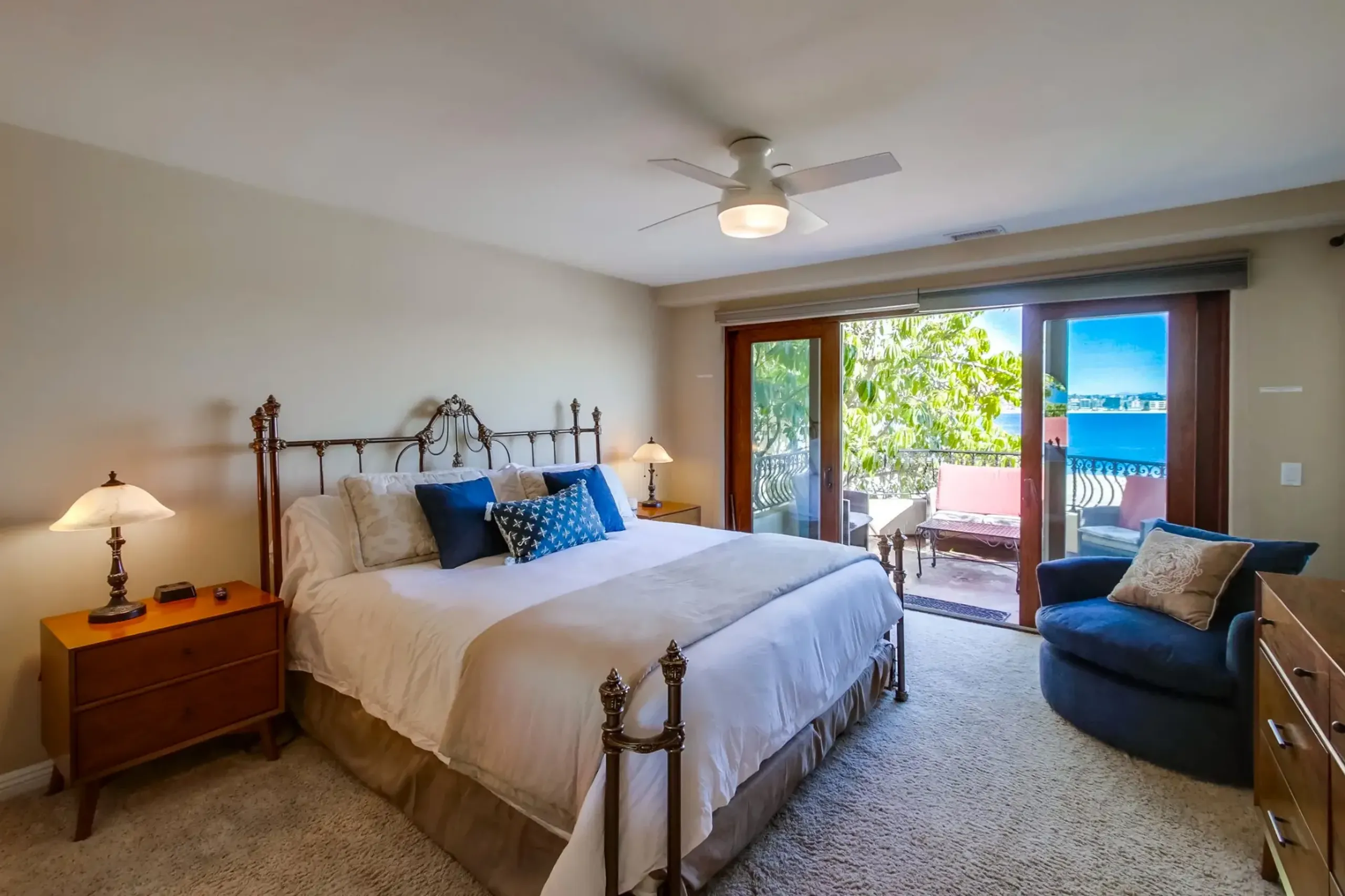 Resplendent Bay View Retreat with Walks to Beach — photograph 9