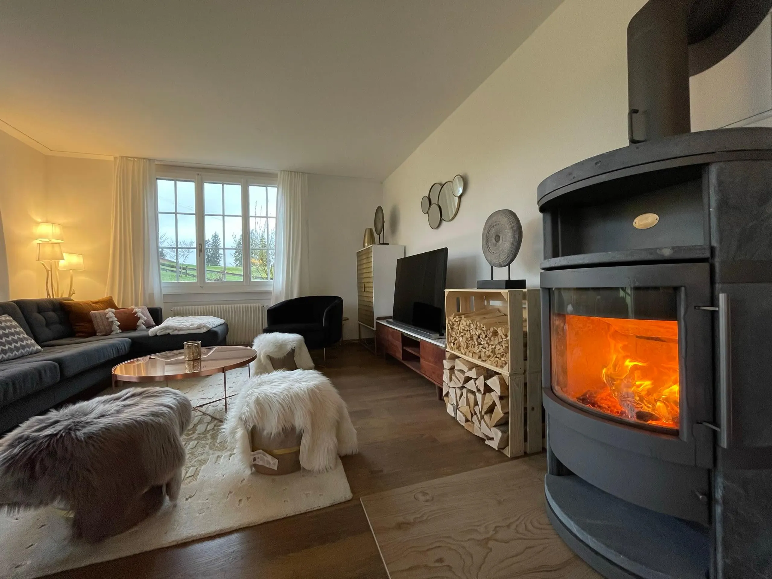 Sophisticated Saanen Chalet with Fireplace and Sun Deck — photograph 6
