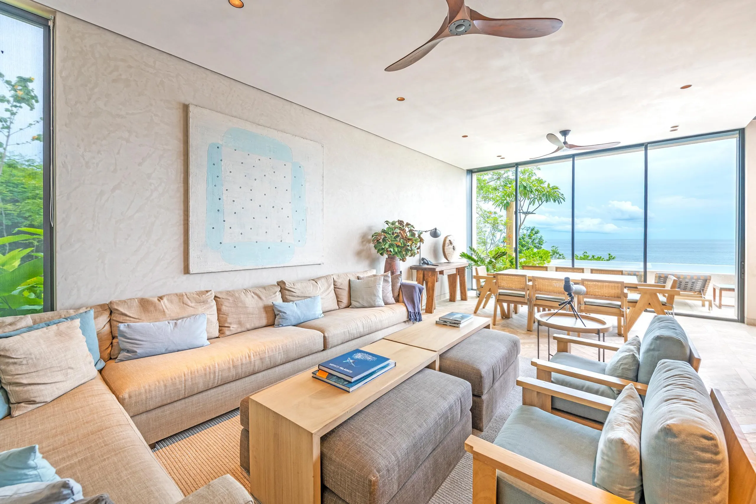 Beautiful Oceanfront Luxe Estate, with Infinity Pool Overlooking Litibu Bay — photograph 9