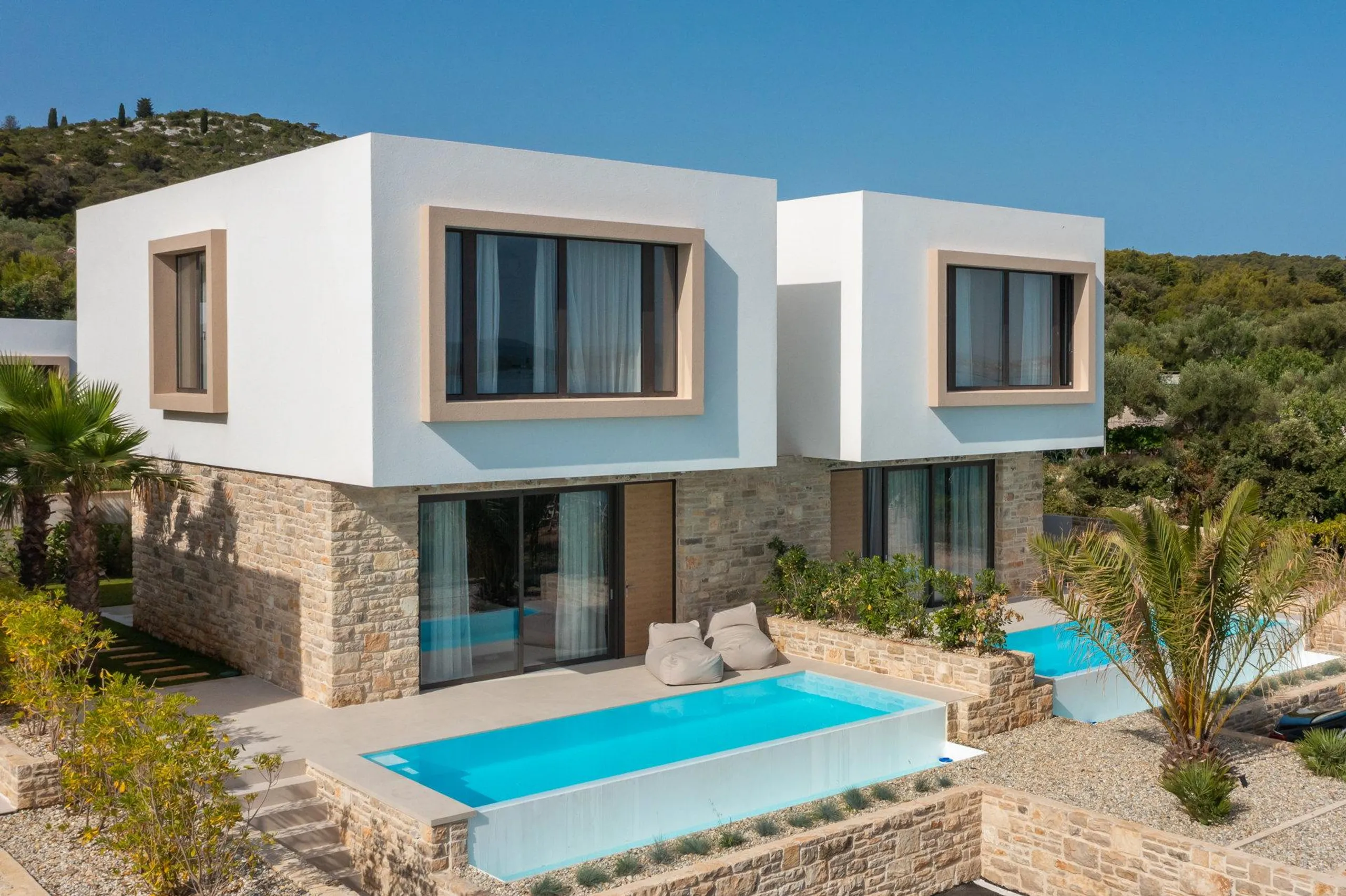 Stately 6BR Villa with Pool and Crystal Sea Nearby — photograph 6