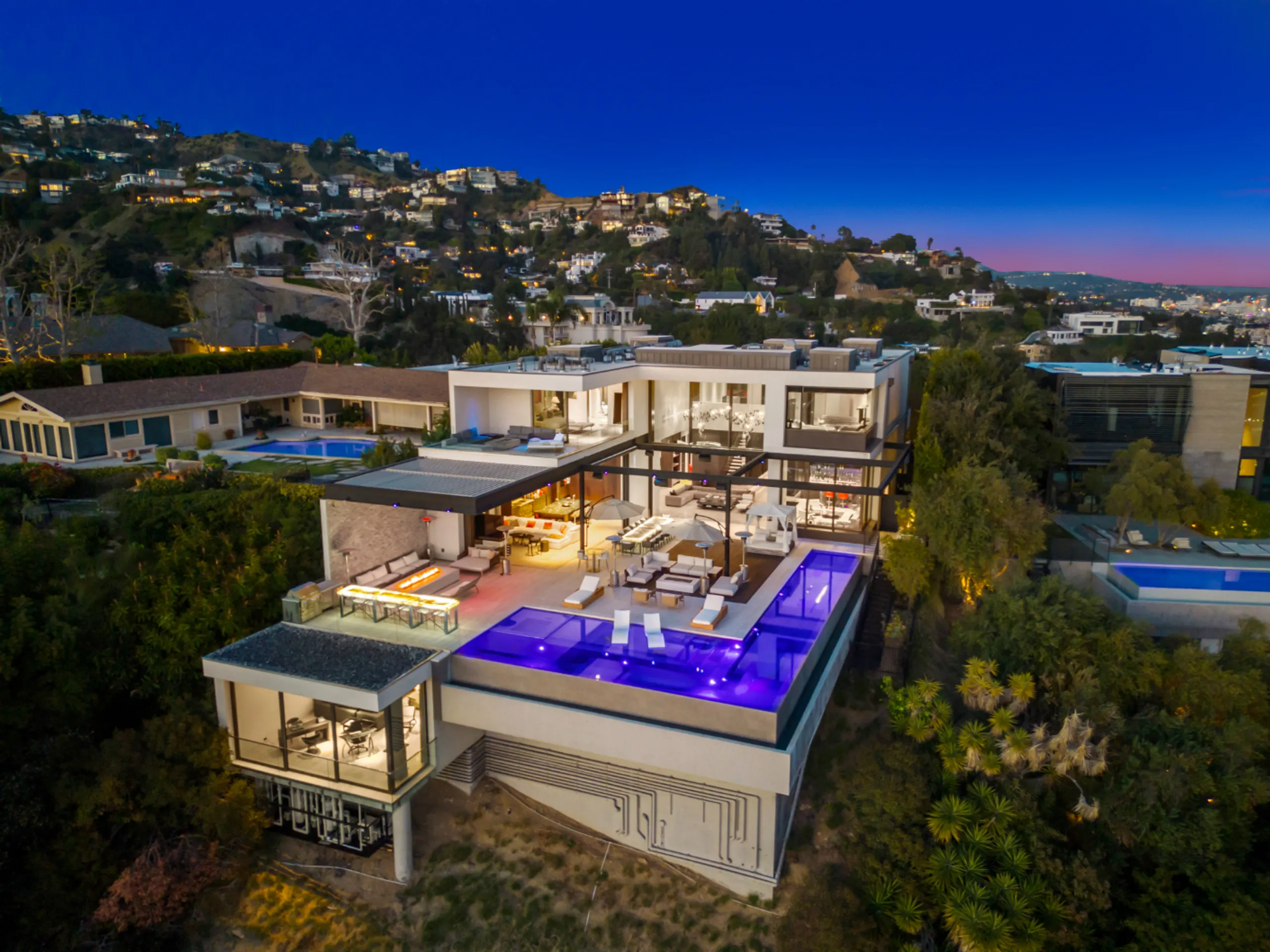 High End Four Bedroom Villa with Private Infinity Pool and Awe-Inspiring Views, Los Angeles
