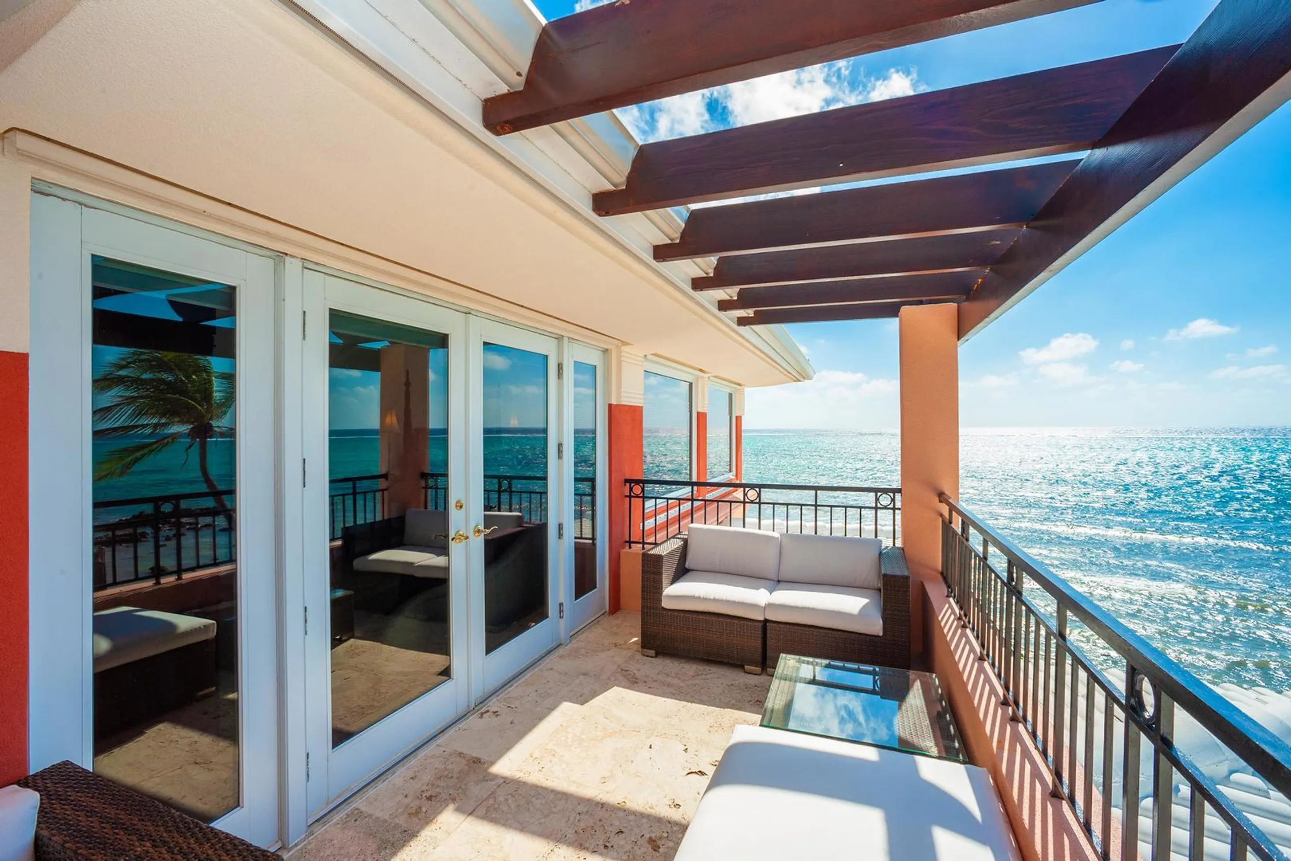 Pristine Pease Bay Estate with Invigorating Pool, Tennis Court, and Walks to Beach — photograph 7