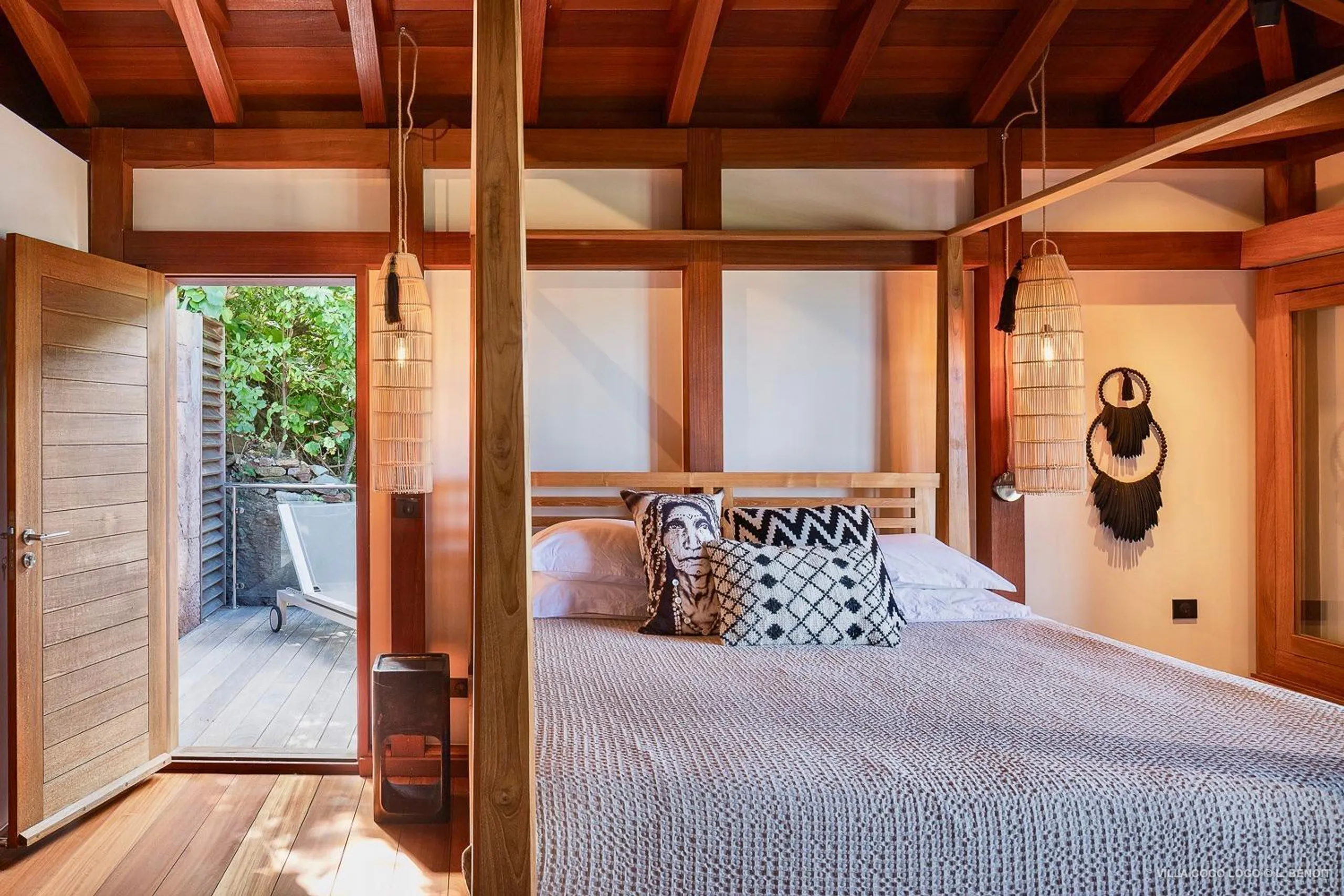 Majestic Ocean VIew Villa with Tropical Garden Grounds and Private Pool — photograph 12