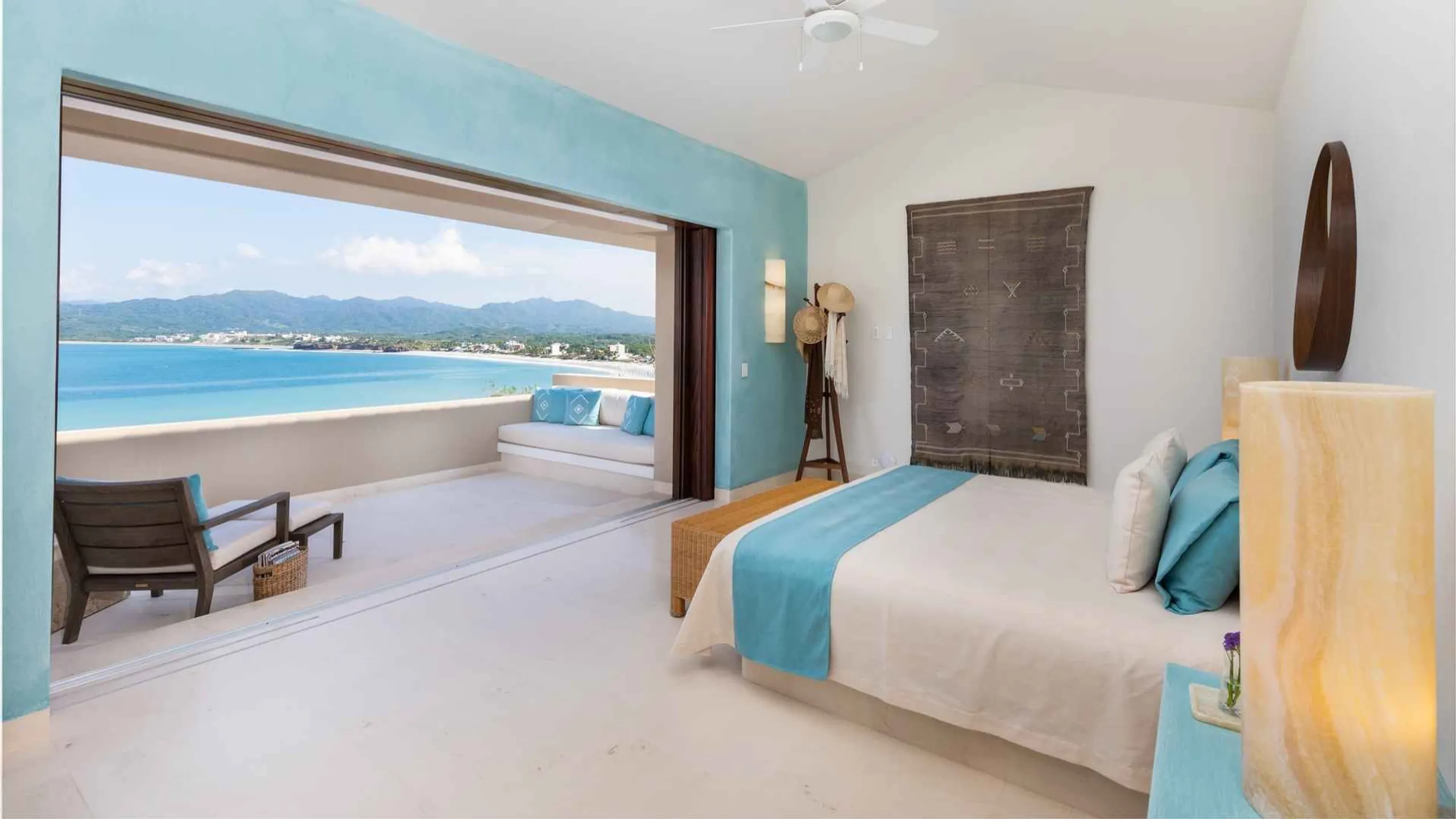 Sophisticated Three-Tiered Villa with Private Pool and Ocean Views — photograph 9