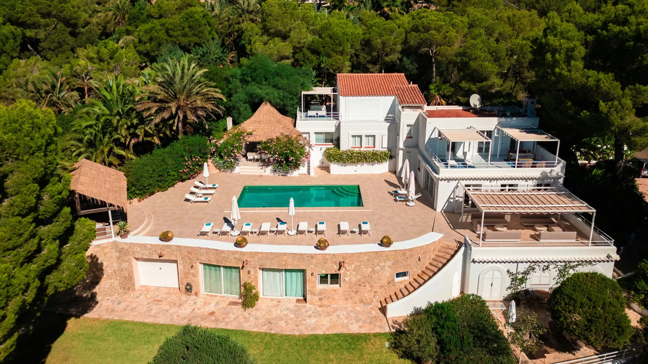 Exquisite Sea-View Villa with Luxurious Terraces and Swimming Pool — photograph 4