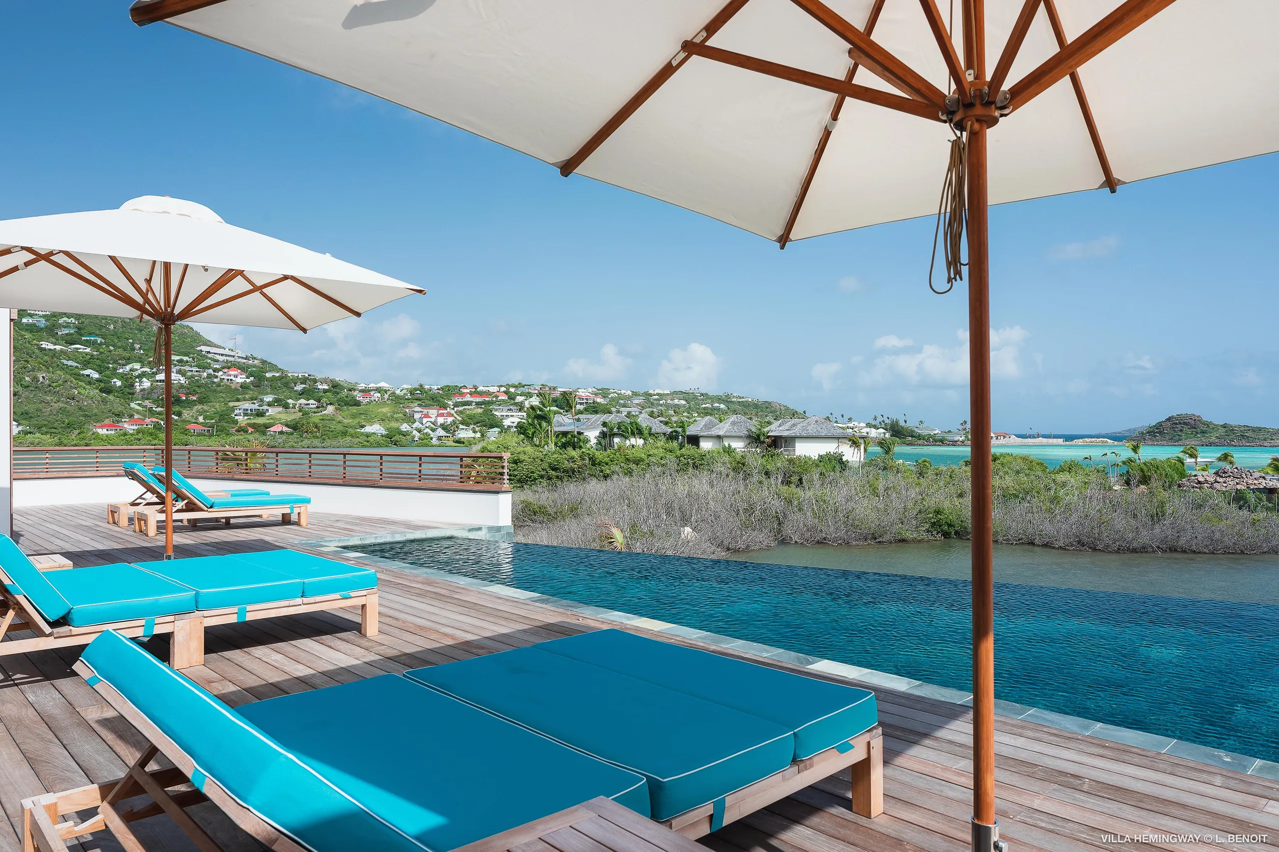 Stunning Seaside Villa with Infinity Pool and Walks to Beach — photograph 4