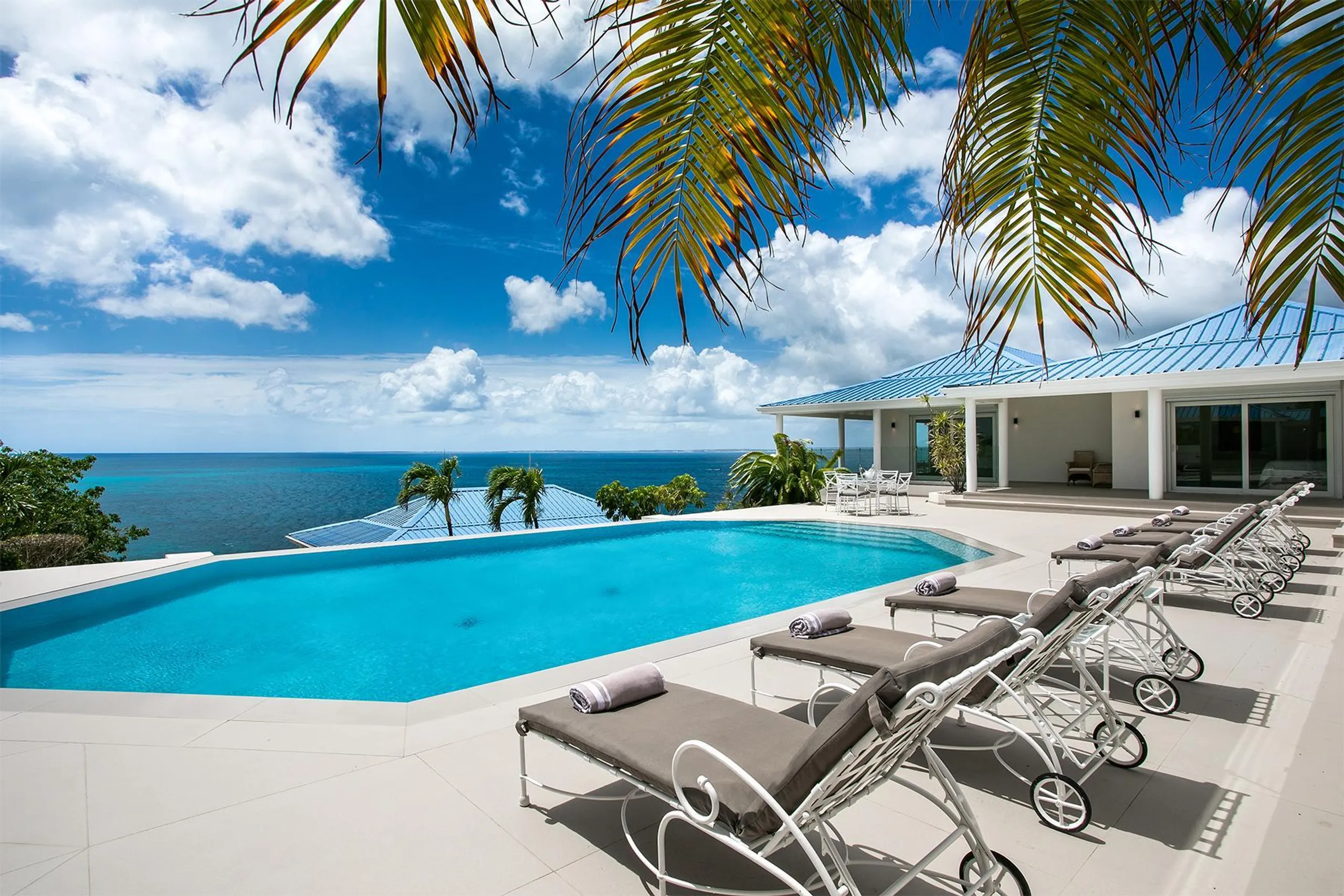 Chic Modern Cliffside Private Villa in Baie Rouge St. Martin — photograph 2