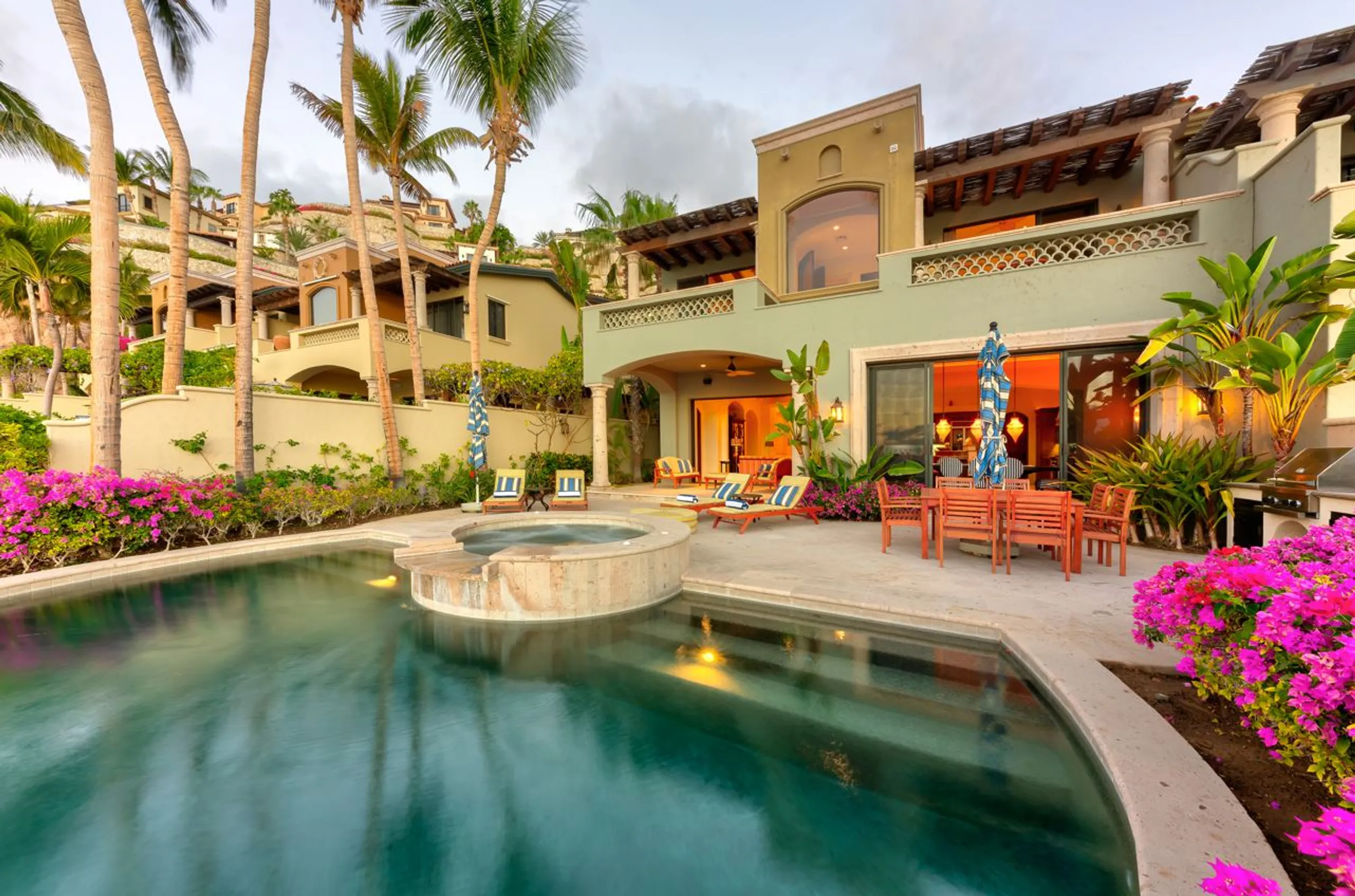 Sumptuously Furnished Oceanview Villa with Private Swimming Pool and Stunning Views — photograph 3