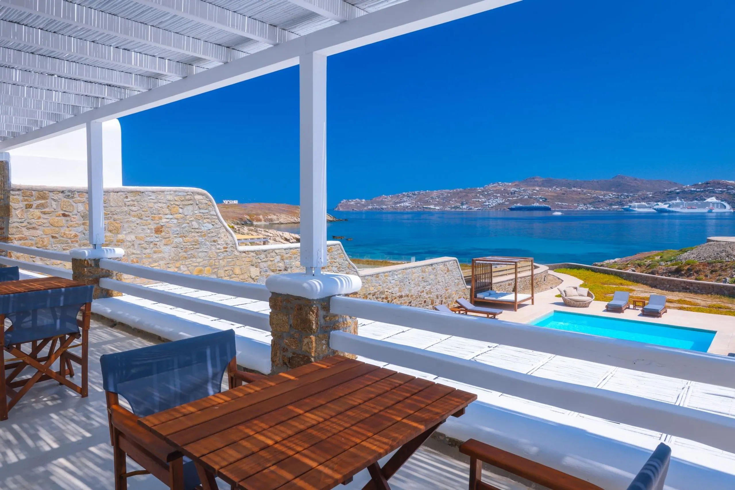 Glorious Mykonos Retreat with Private Pool — photograph 6