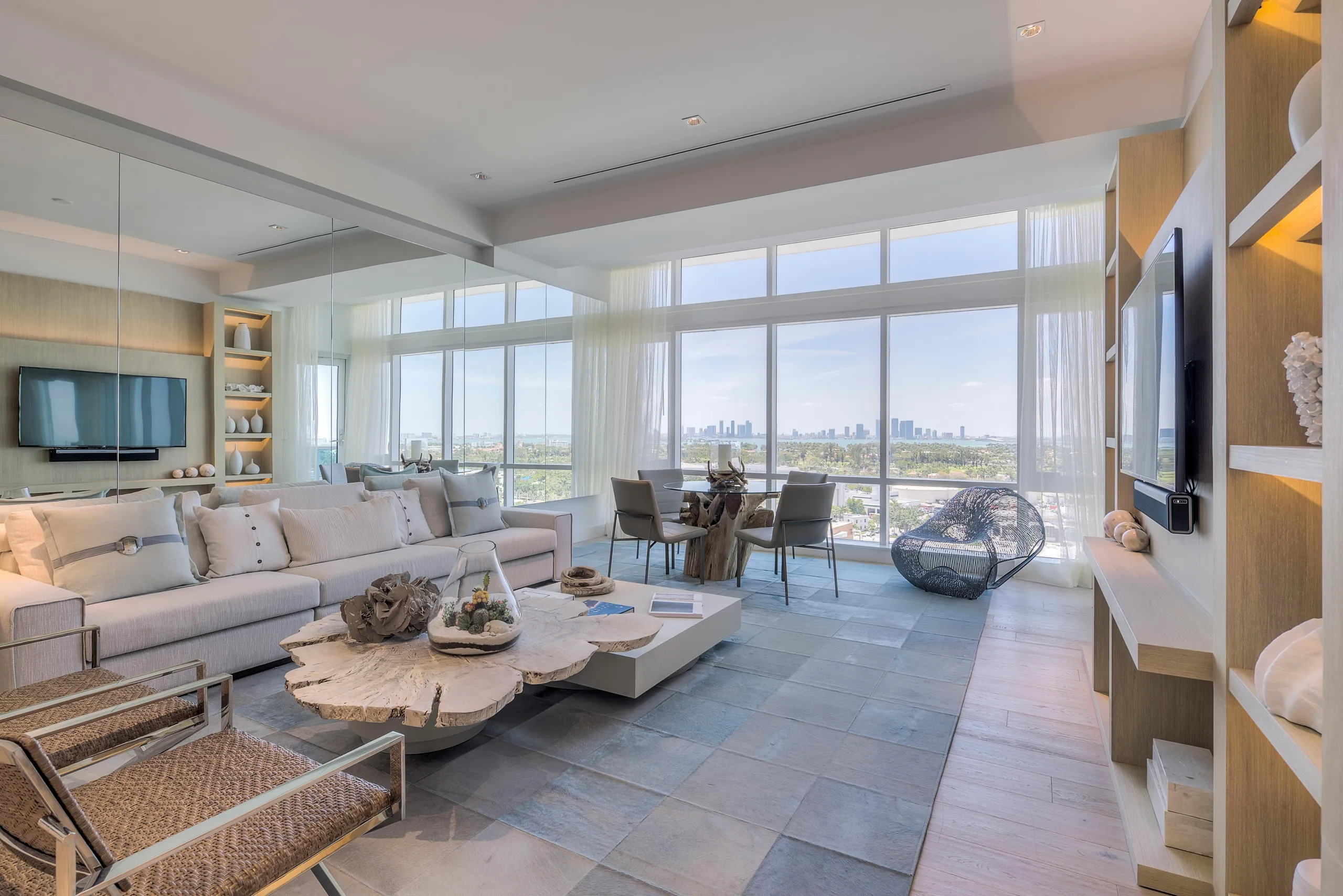 Miami Elegance Heights Penthouse with City Views — photograph 9