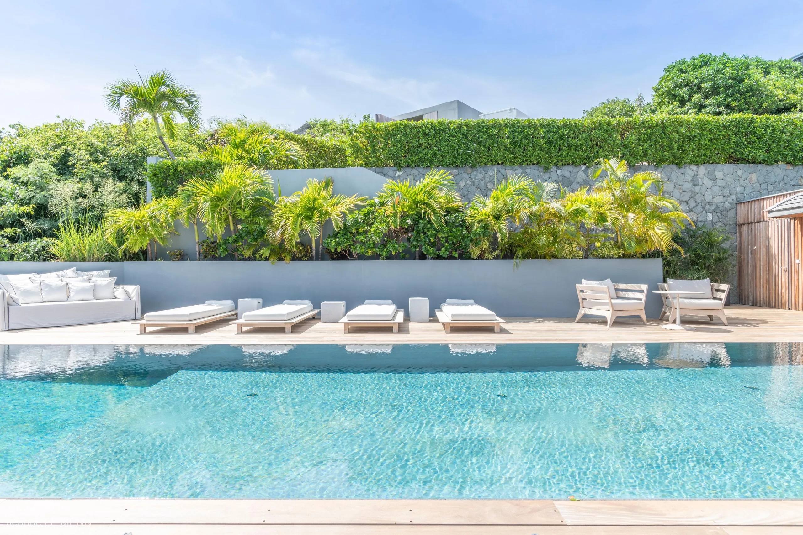 Palatial Beachfront Villa with Private Pool and Luxury Gazebo — photograph 8