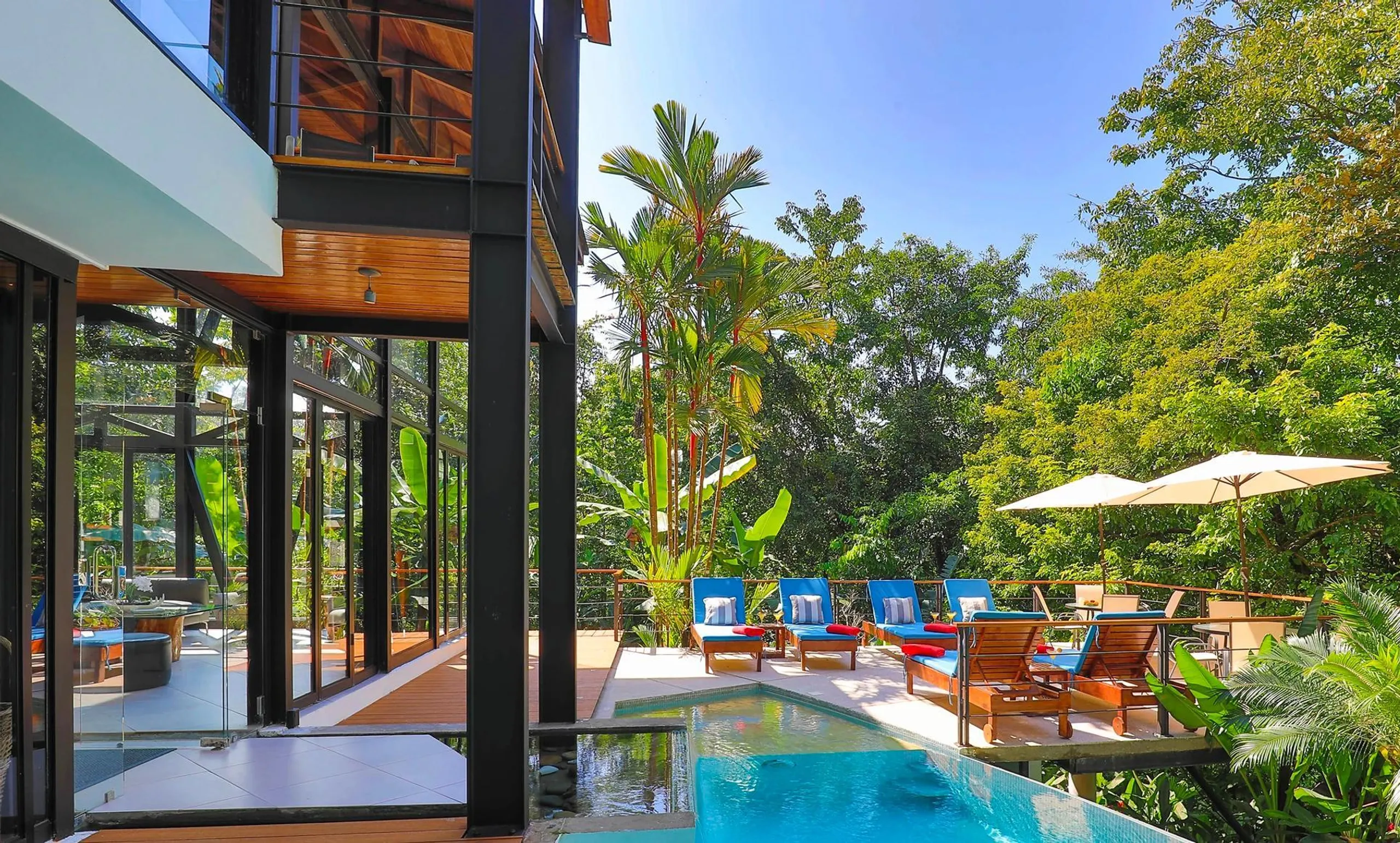 Tropical Modern Luxury Villa in with Private Pool  and Jungle Views — photograph 4