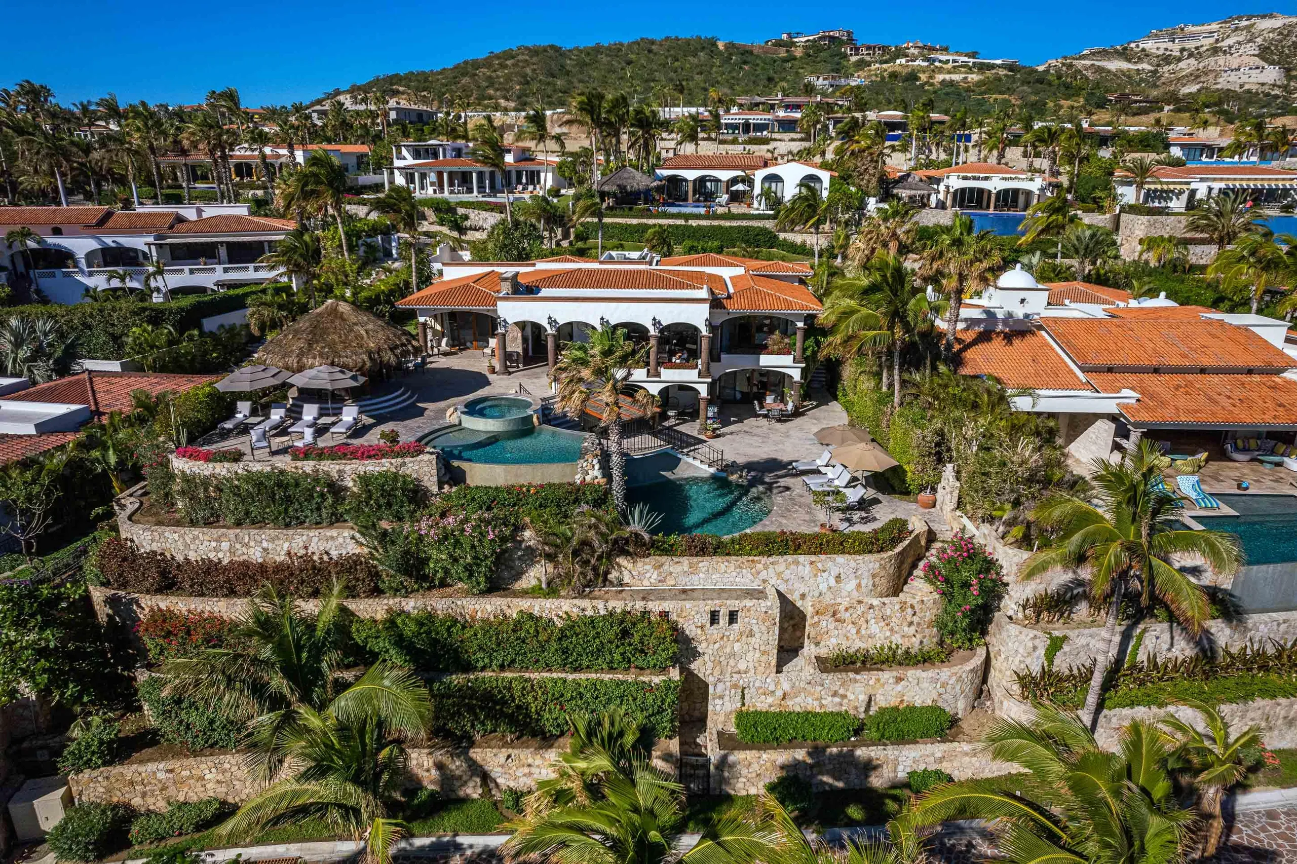 Ultra Luxury Caleta Tuscan Style Estate with Pool and Ocean Views — photograph 6